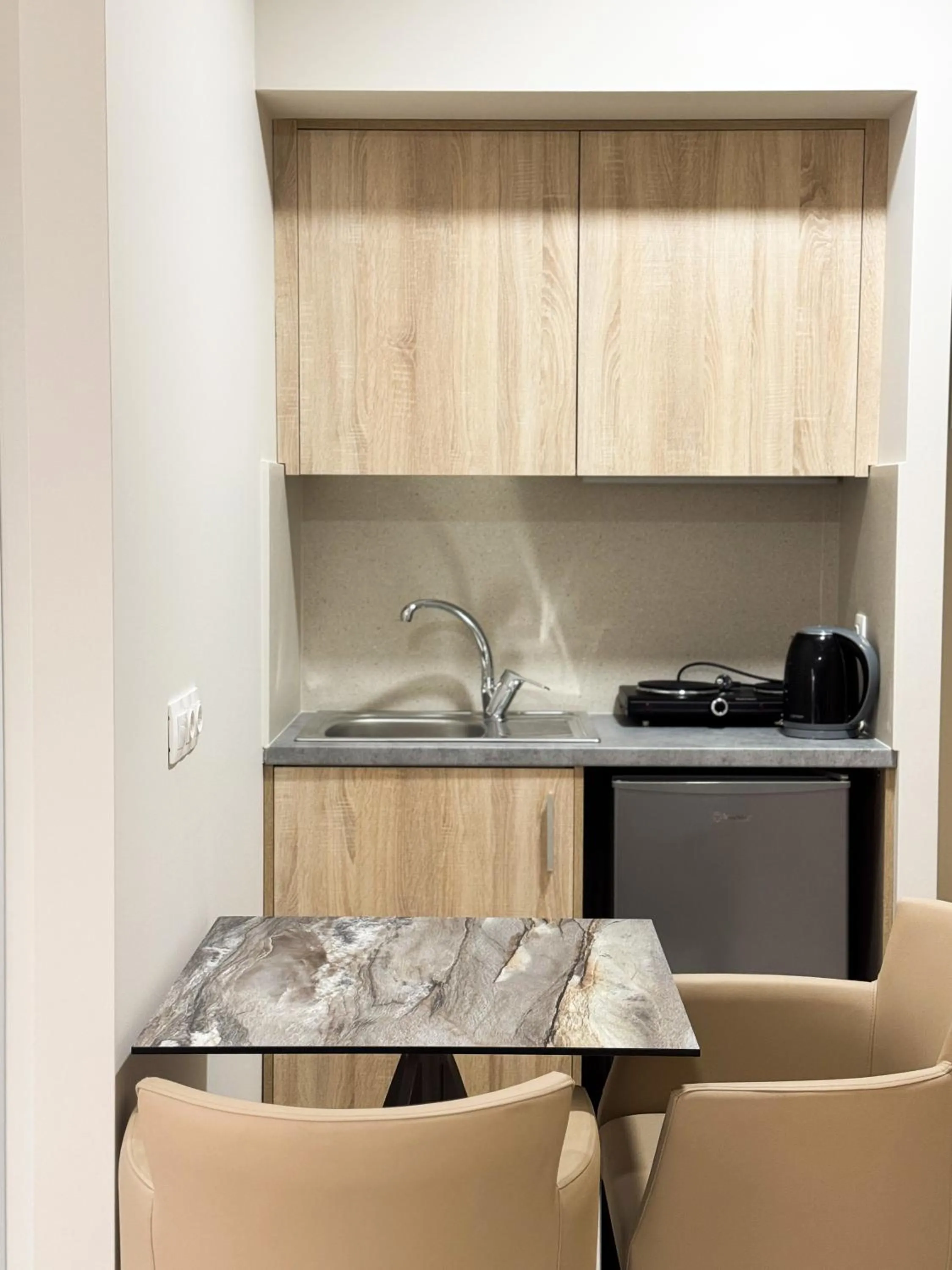 Acropolis Apartments