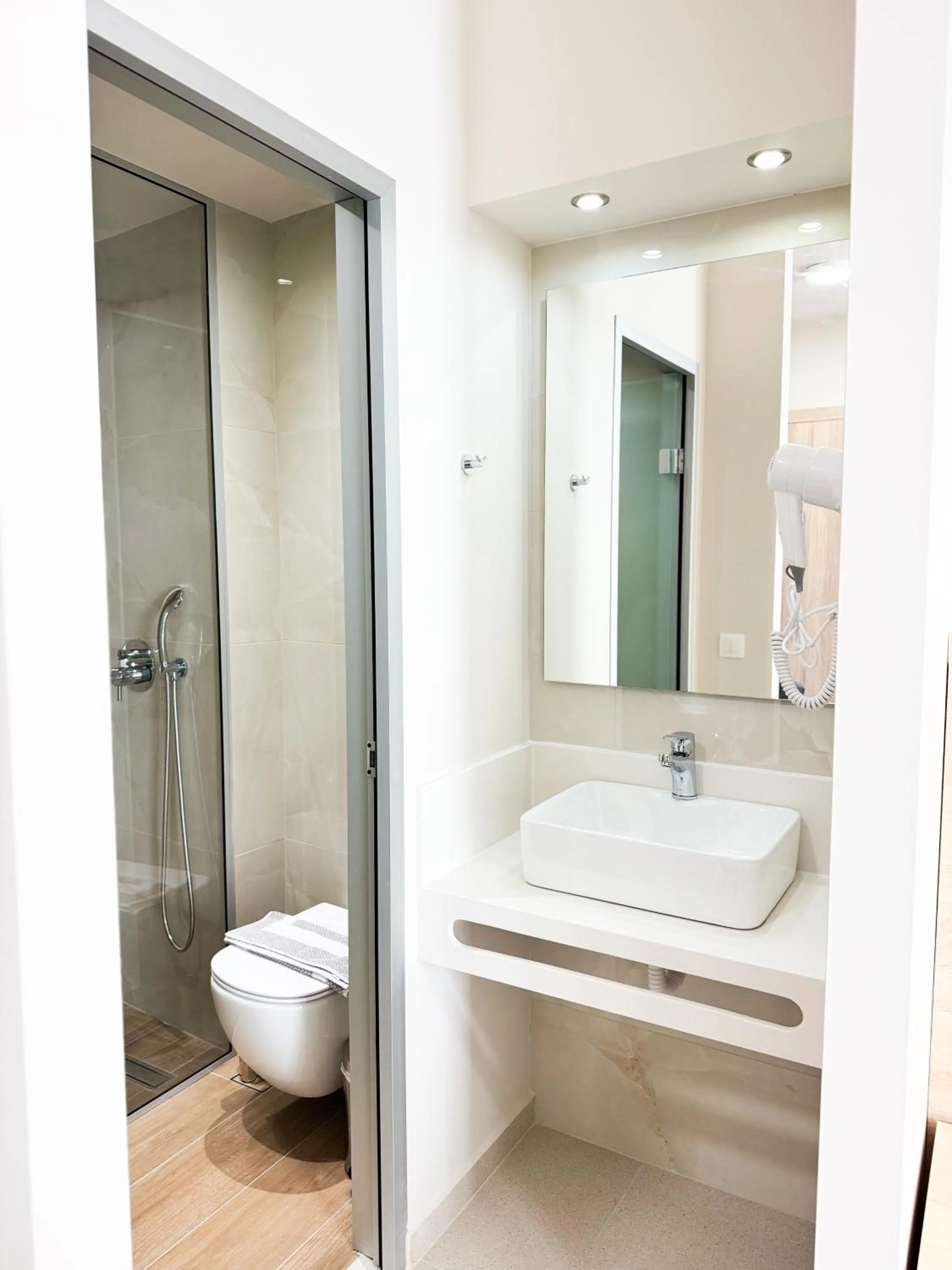 Acropolis Apartments