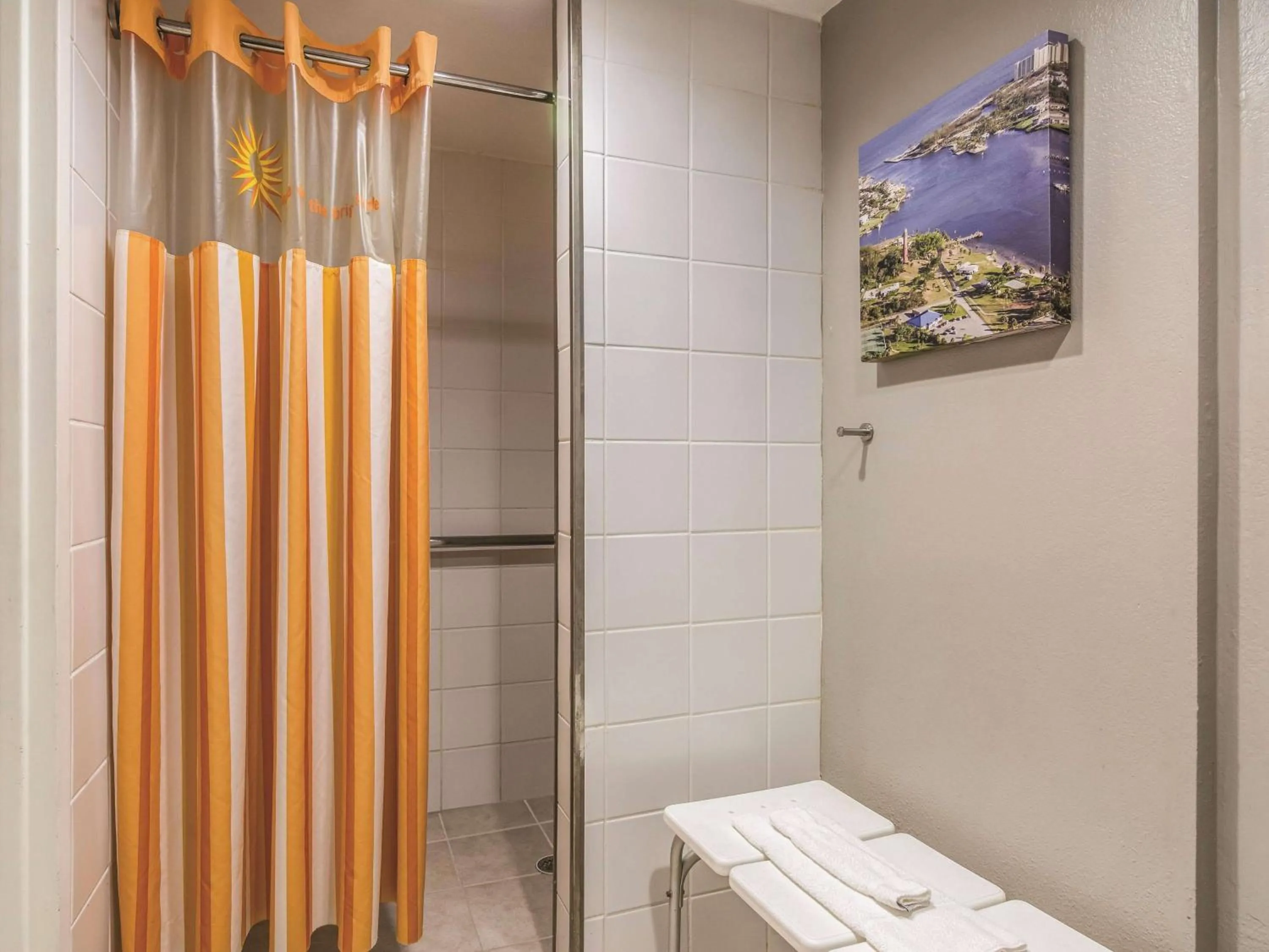 TV and multimedia in La Quinta Inn by Wyndham Jupiter