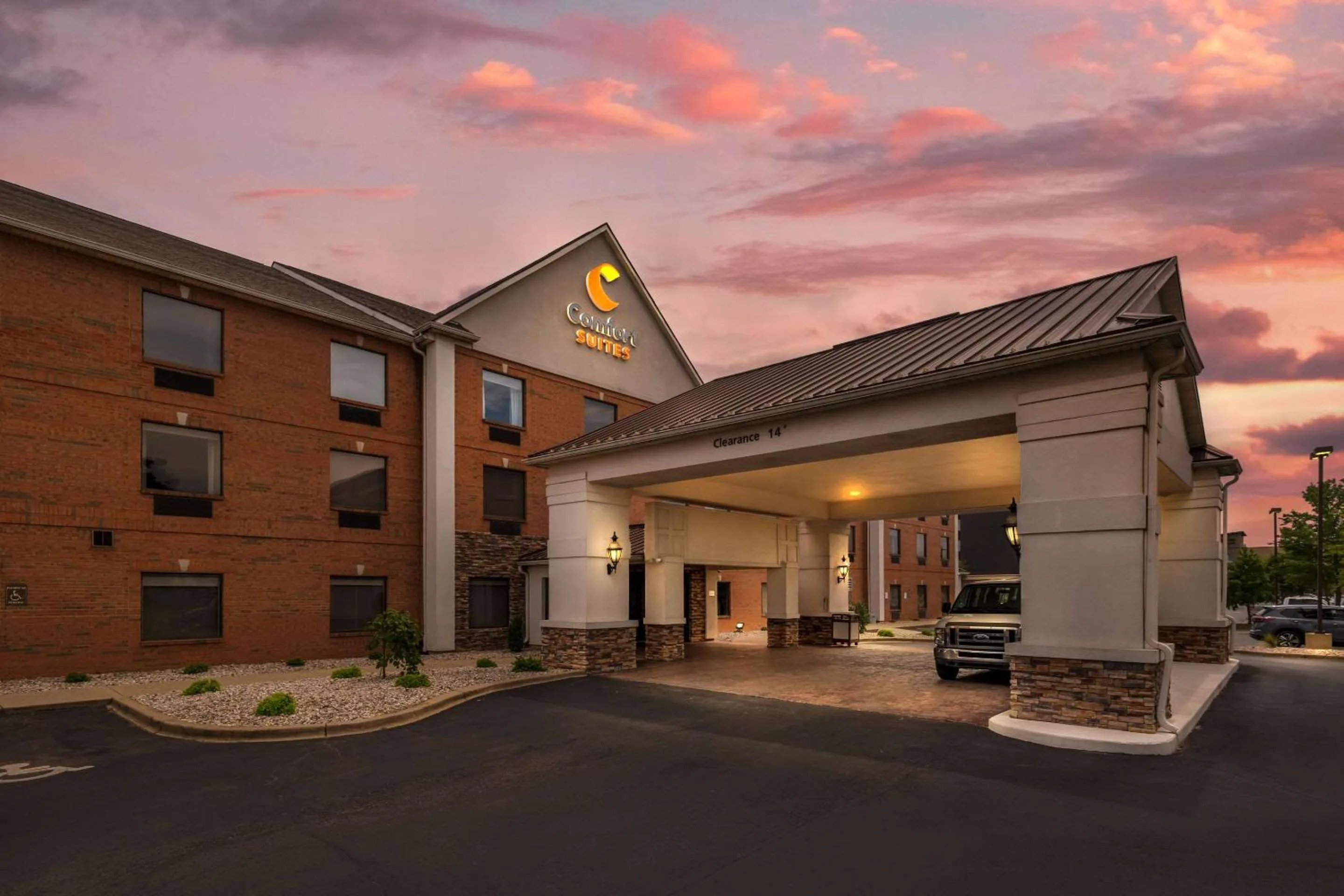 Property building in Comfort Suites Louisville Airport