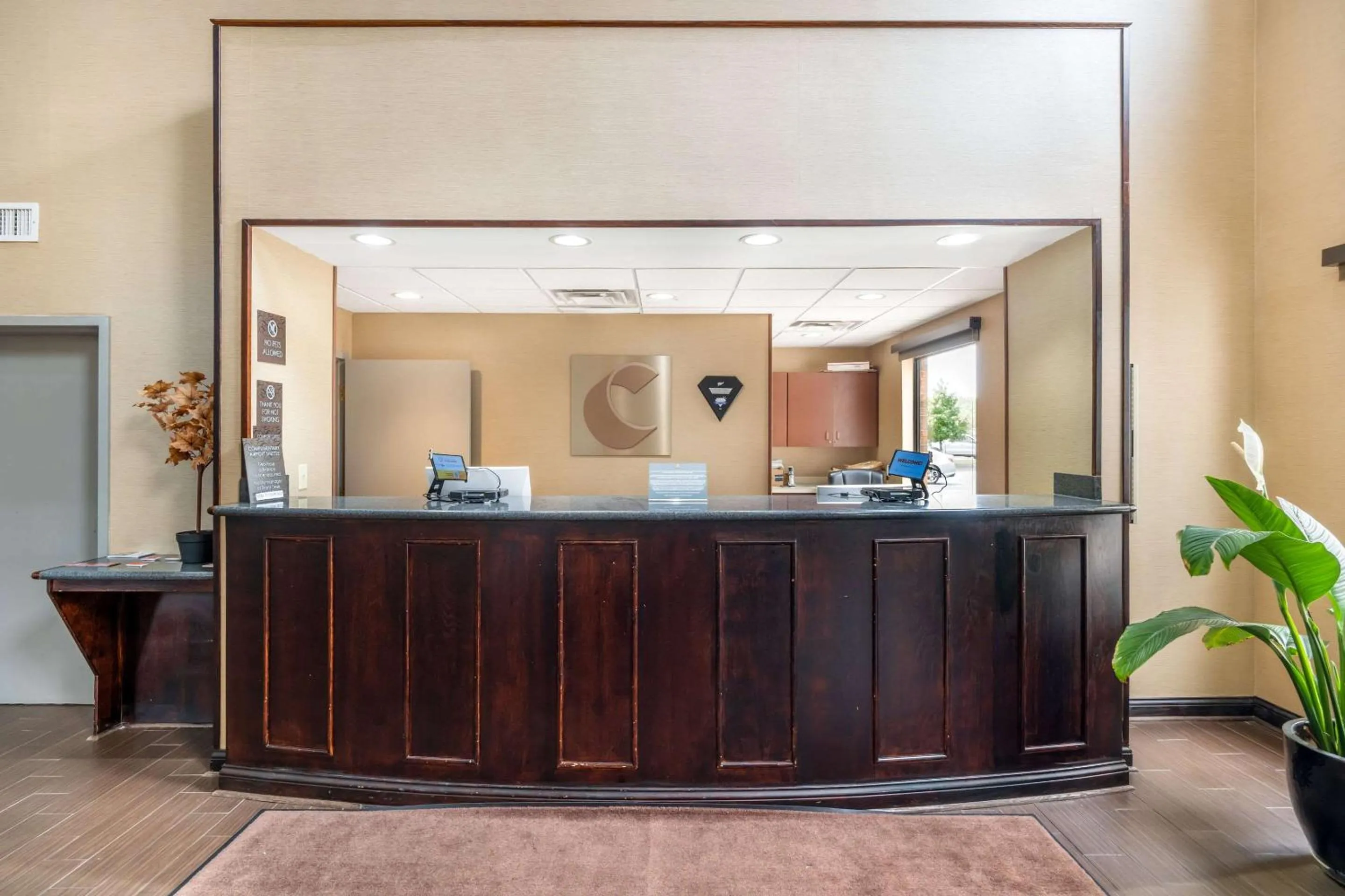 Lobby or reception in Comfort Suites Louisville Airport