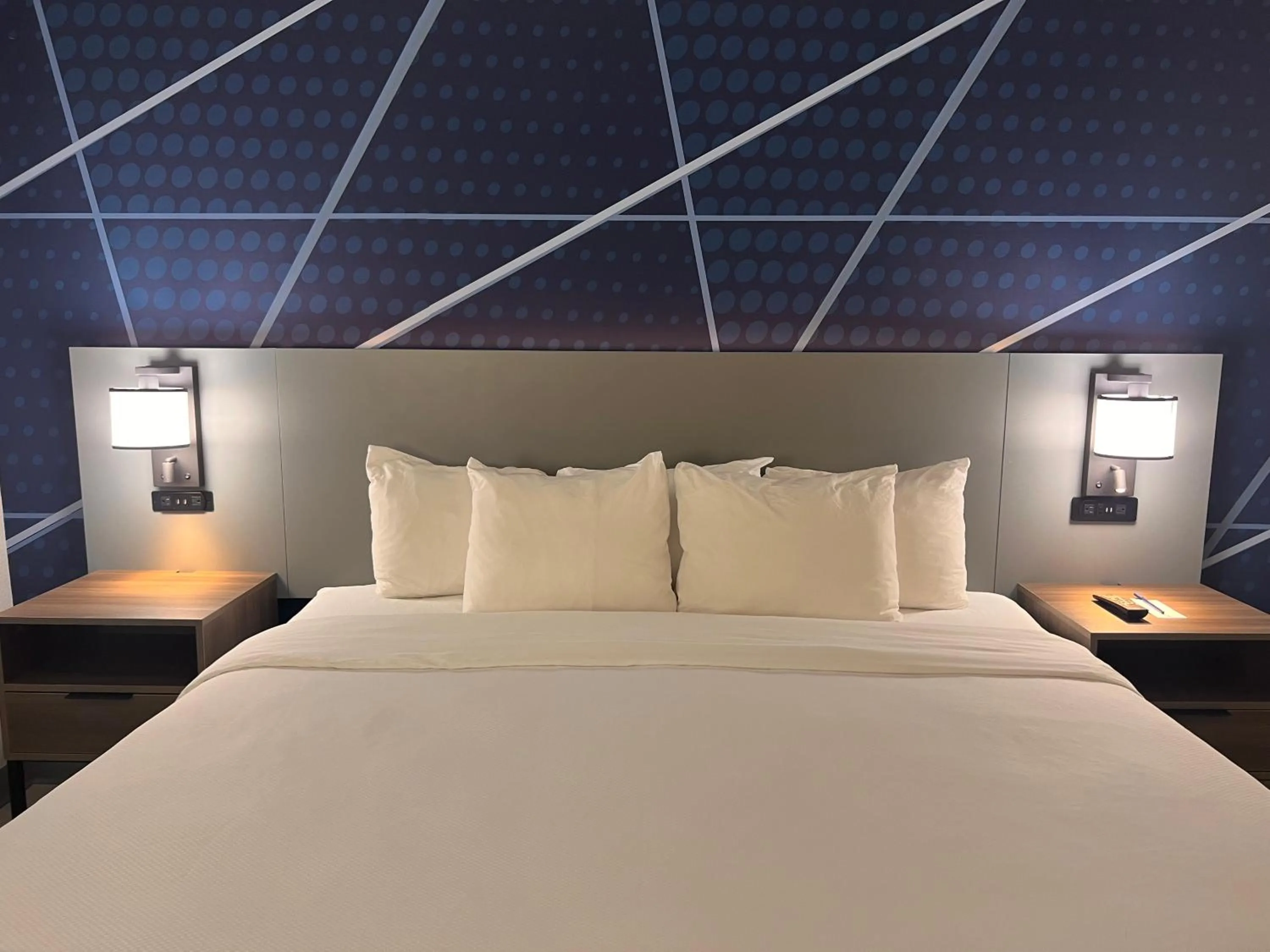 Bed in Comfort Suites Louisville Airport