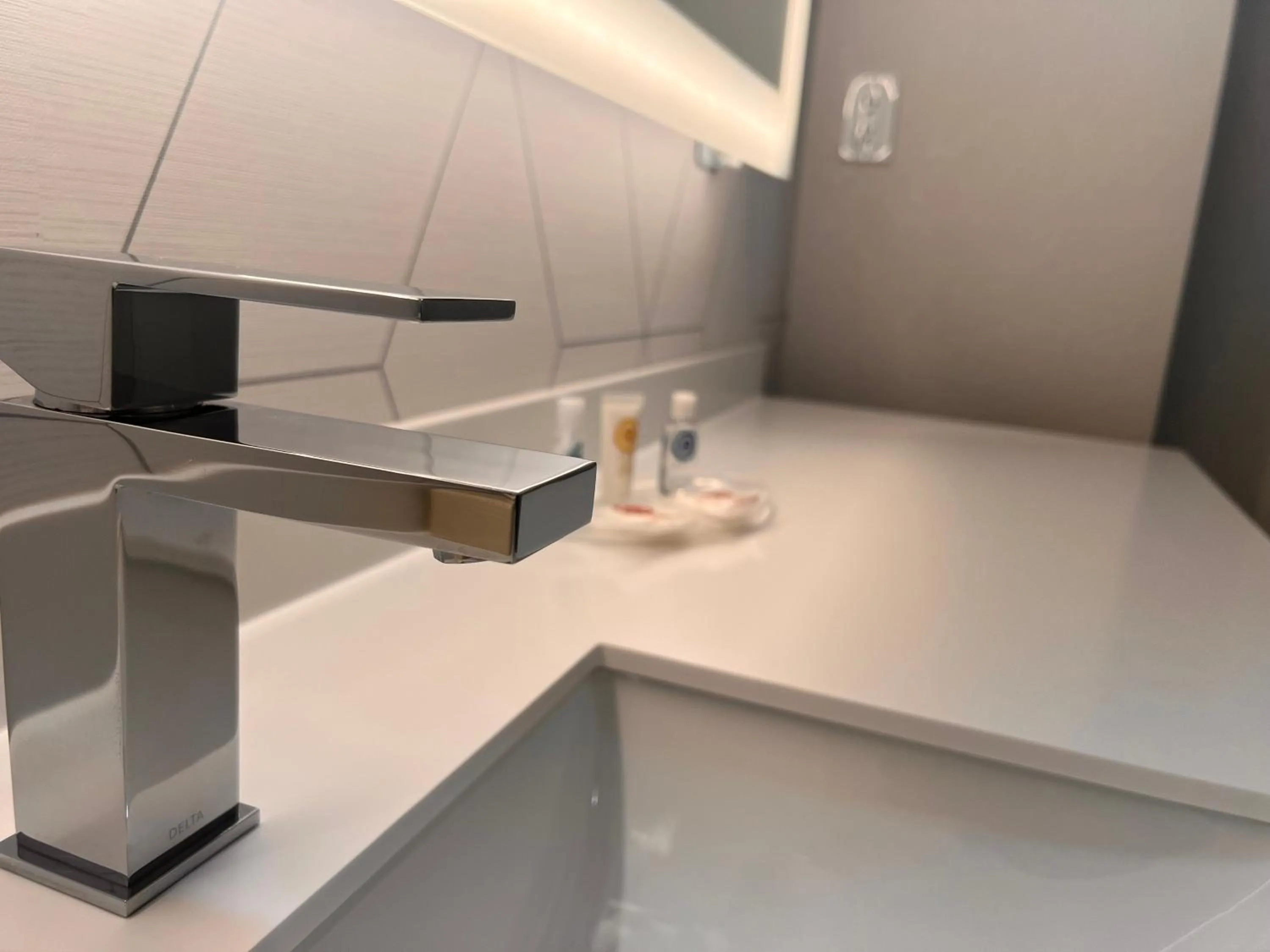 Bathroom in Comfort Suites Louisville Airport