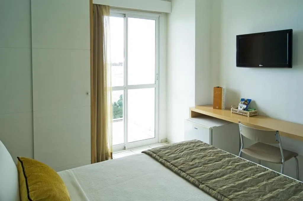 TV and multimedia, Bed in Praia do Canto Apart Hotel