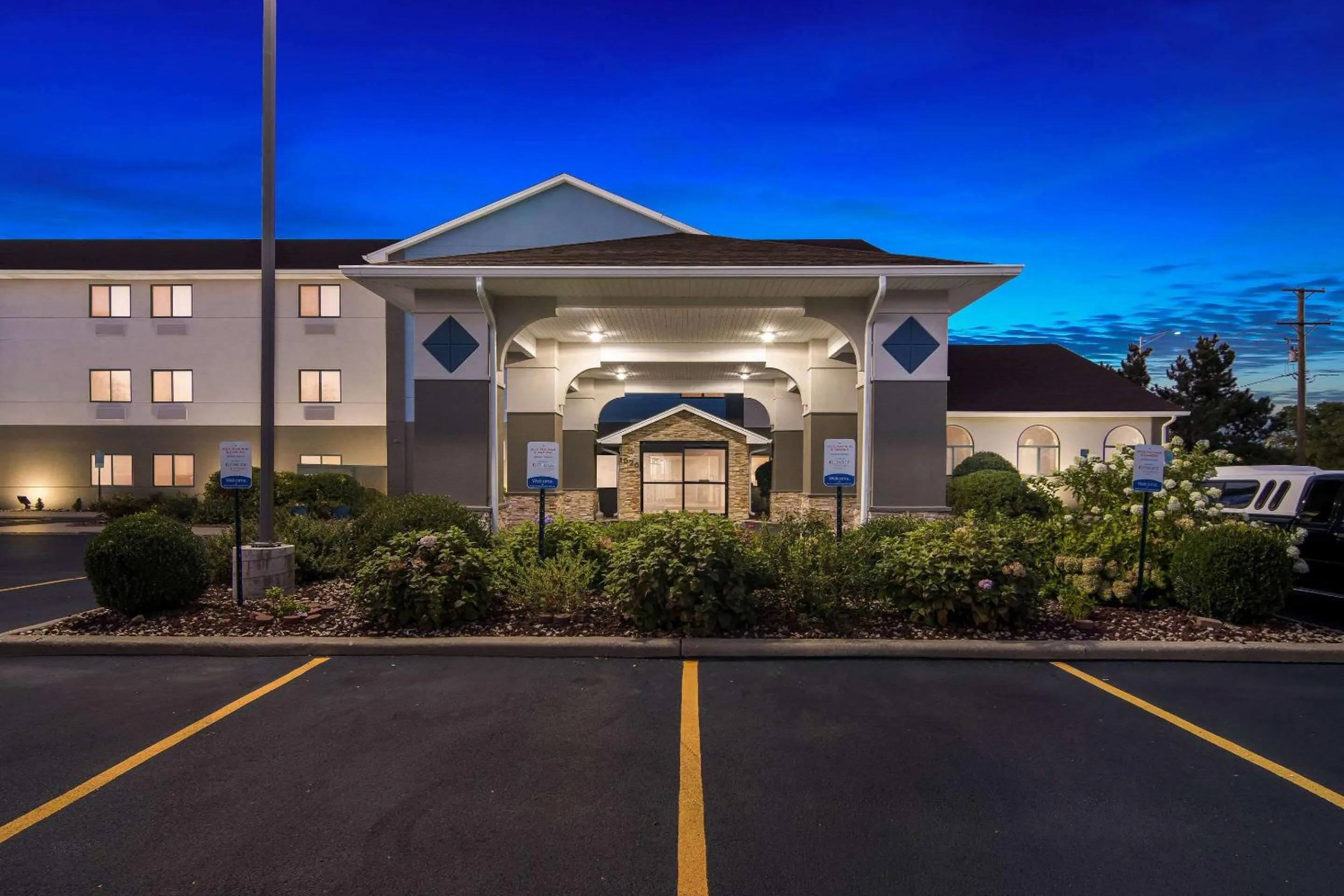 Property building in Comfort Inn Joliet West I-80