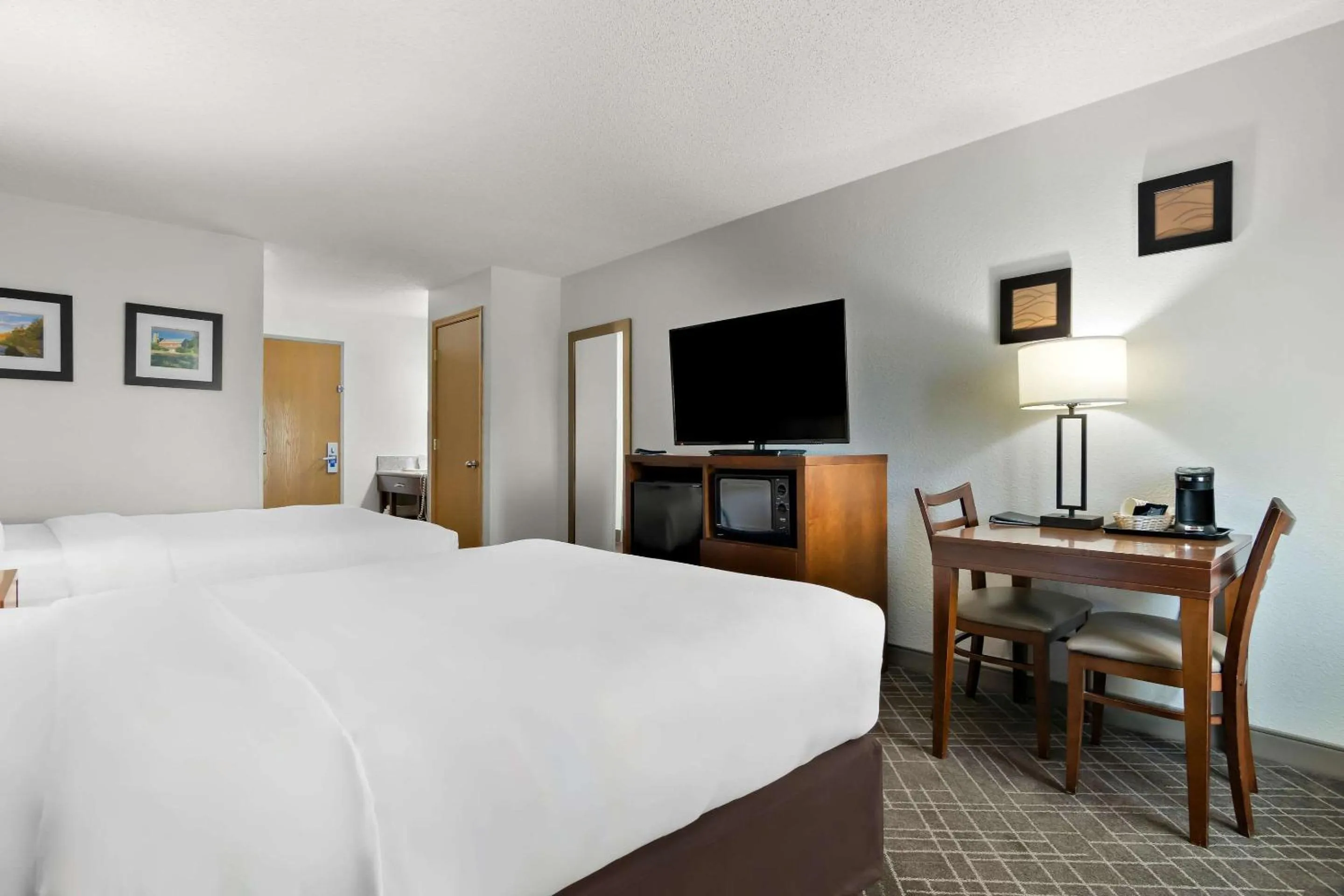 Bedroom, Bed in Comfort Inn Joliet West I-80