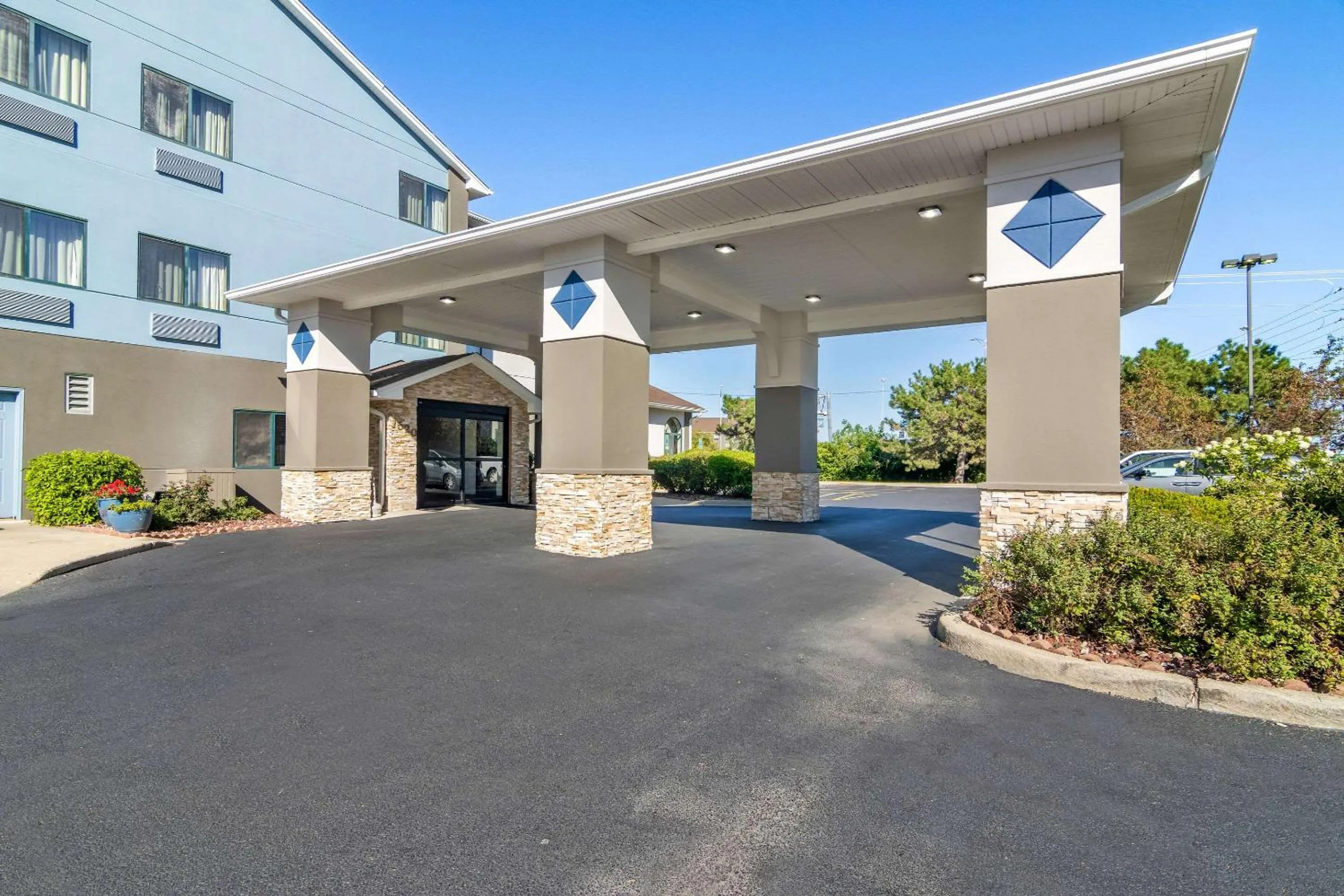 Property building in Comfort Inn Joliet West I-80