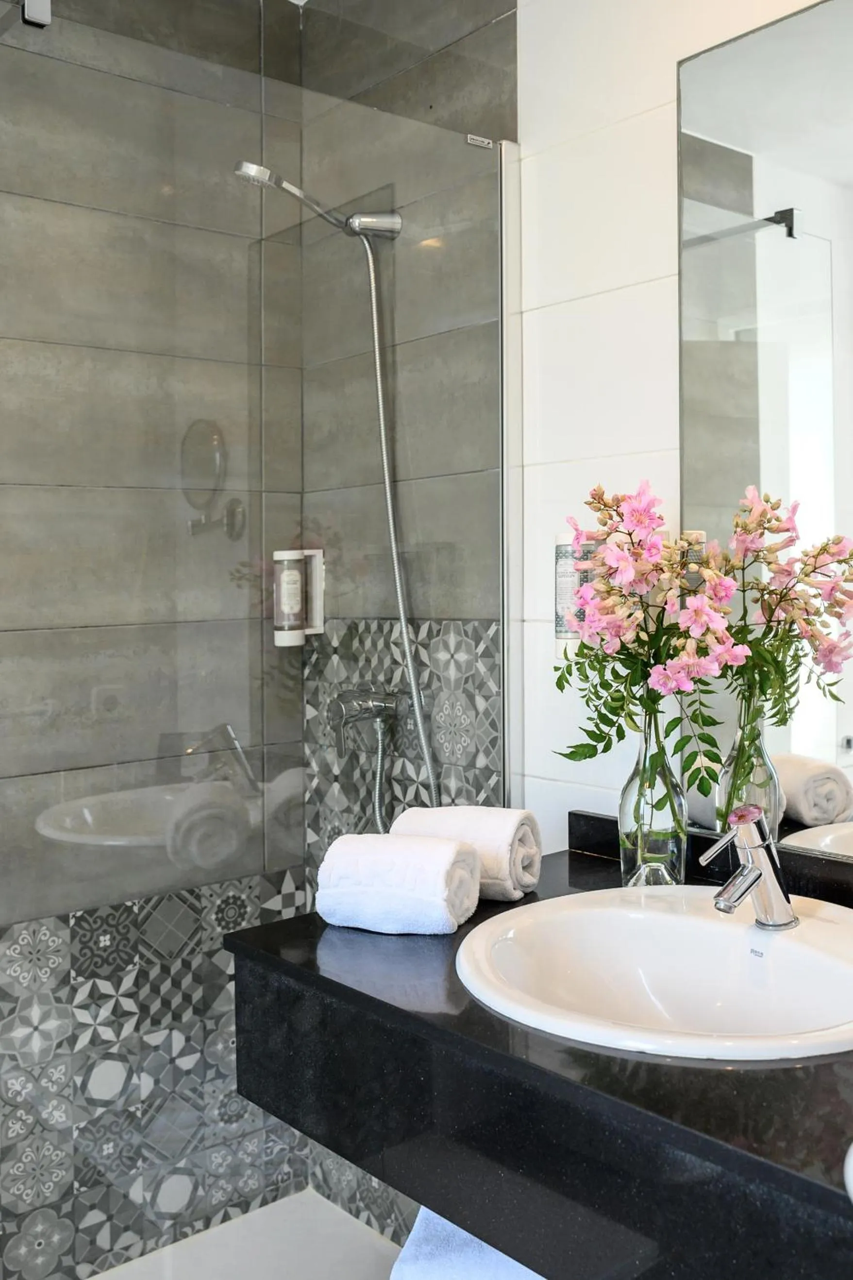 Shower in Hotel Marina