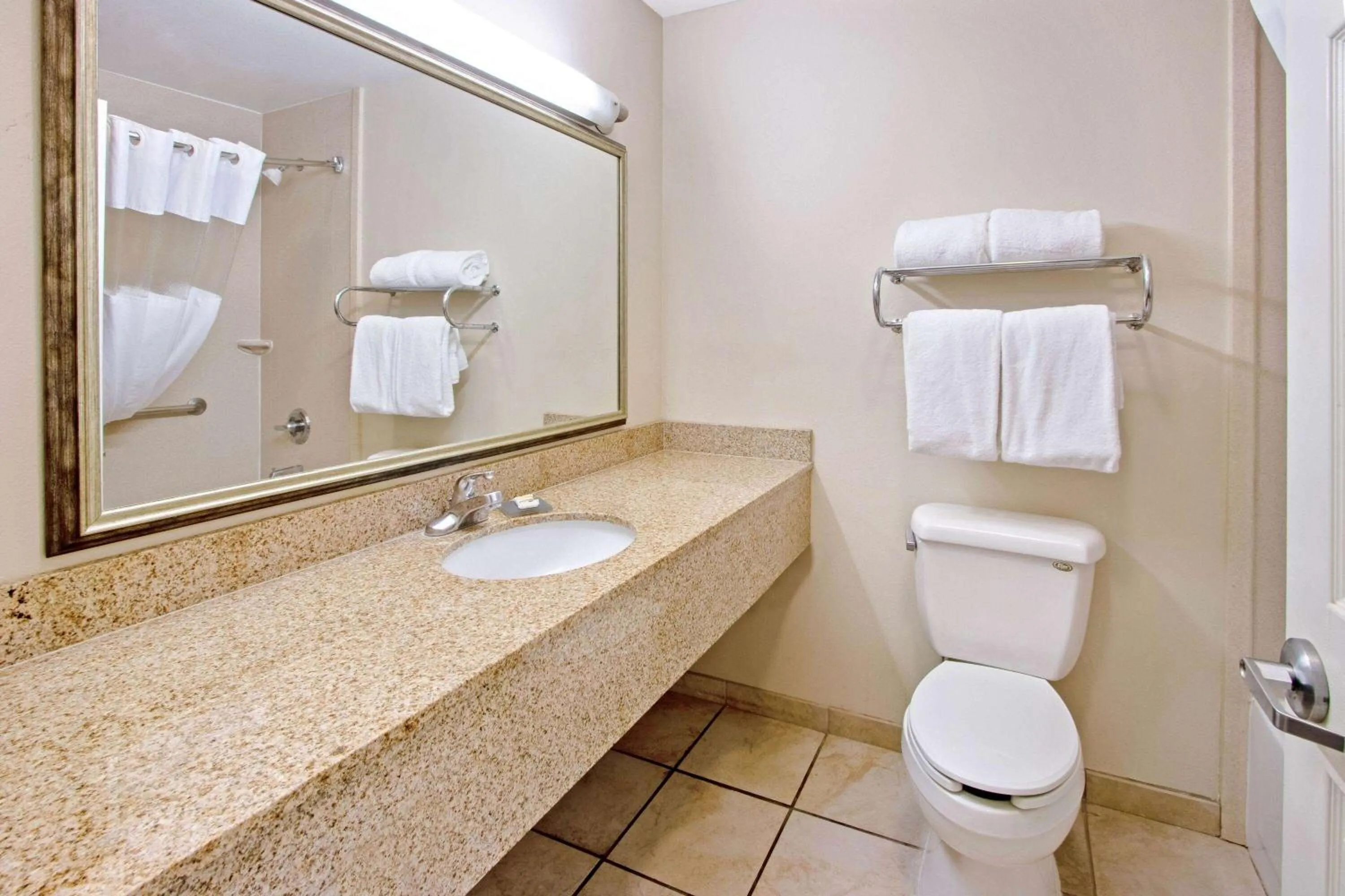 Bathroom in La Quinta by Wyndham Ruidoso Downs