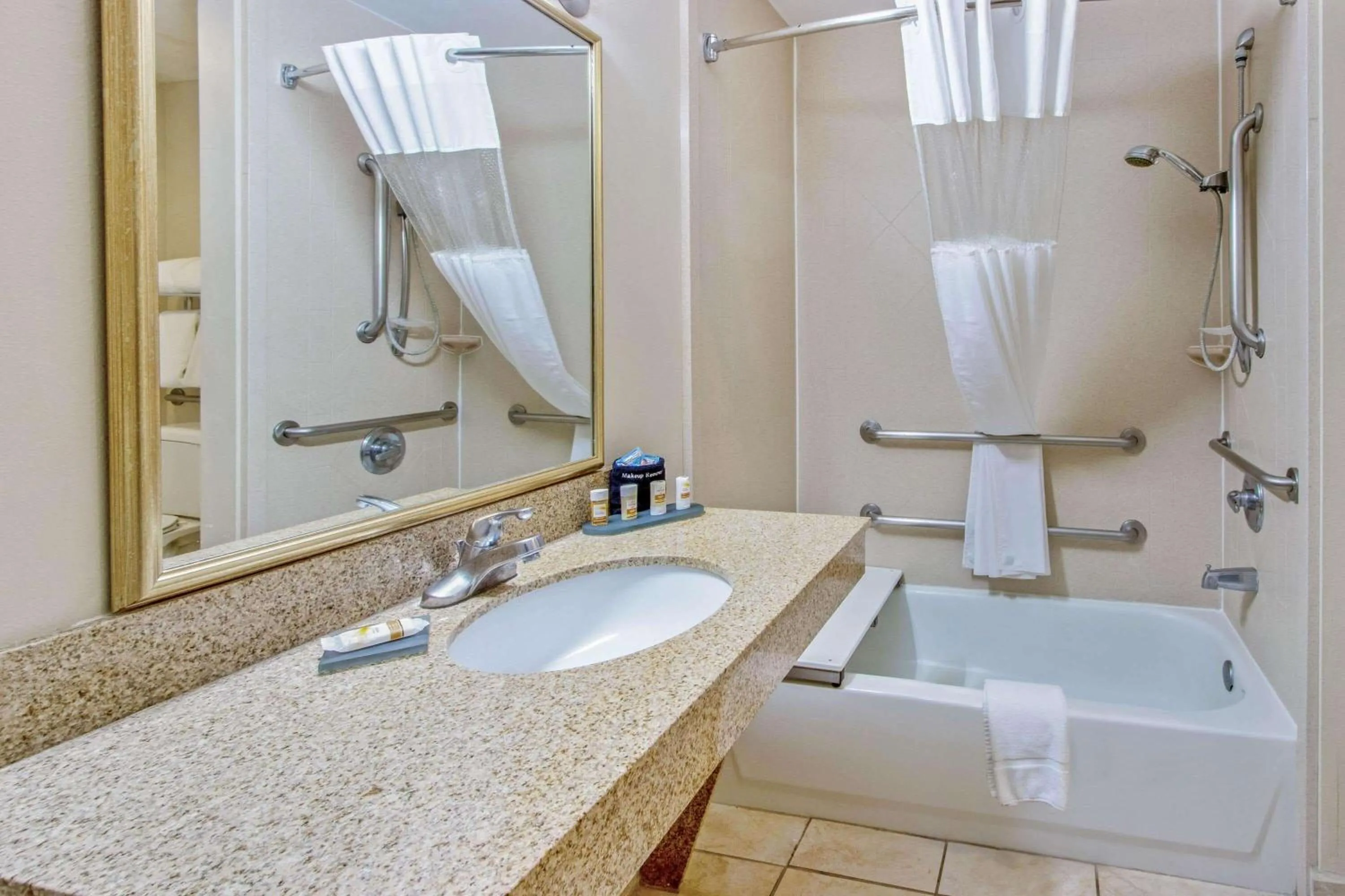 Bathroom in La Quinta by Wyndham Ruidoso Downs