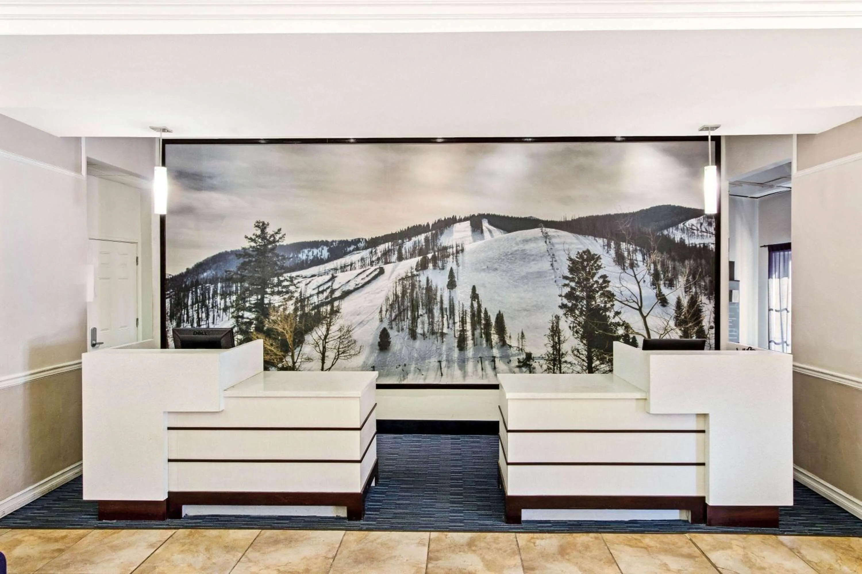 Lobby or reception in La Quinta by Wyndham Ruidoso Downs