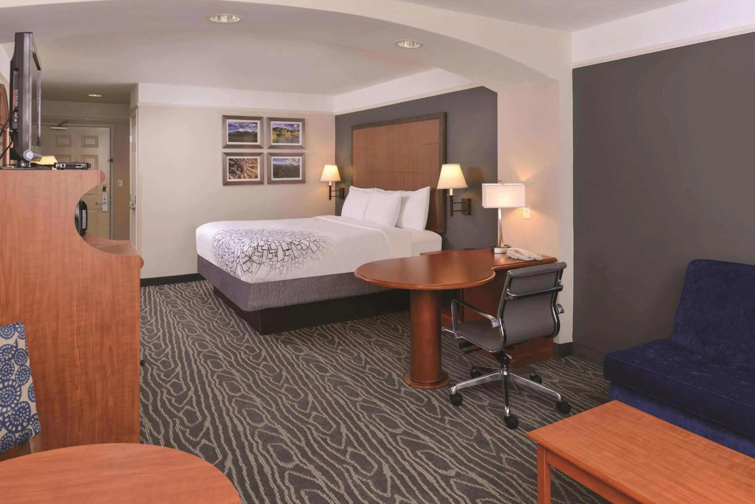 Photo of the whole room, Bed in La Quinta by Wyndham Ruidoso Downs