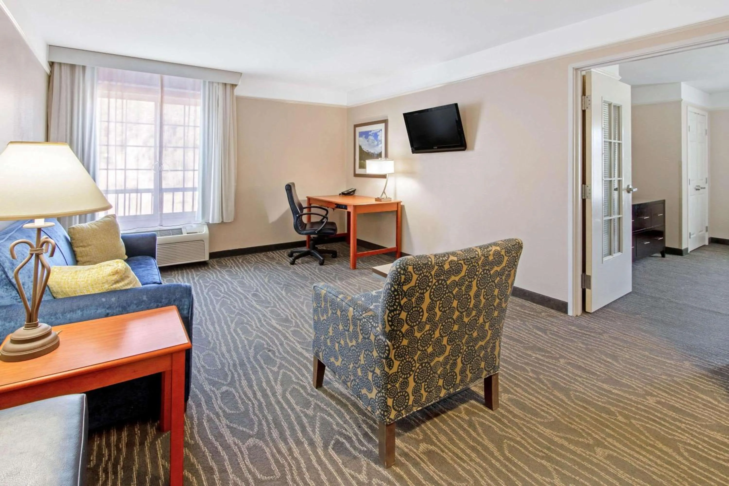 Photo of the whole room in La Quinta by Wyndham Ruidoso Downs