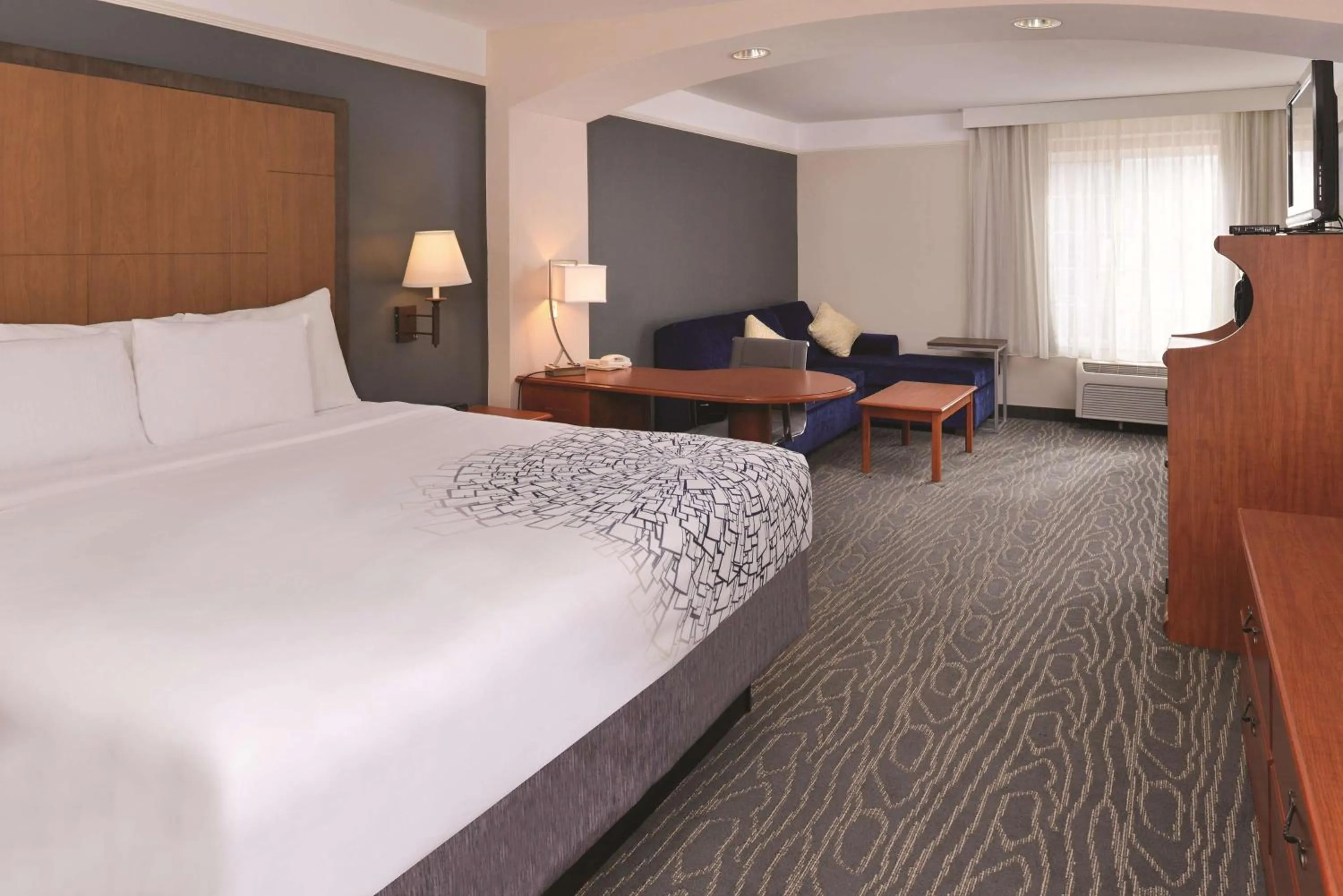 Photo of the whole room, Bed in La Quinta by Wyndham Ruidoso Downs