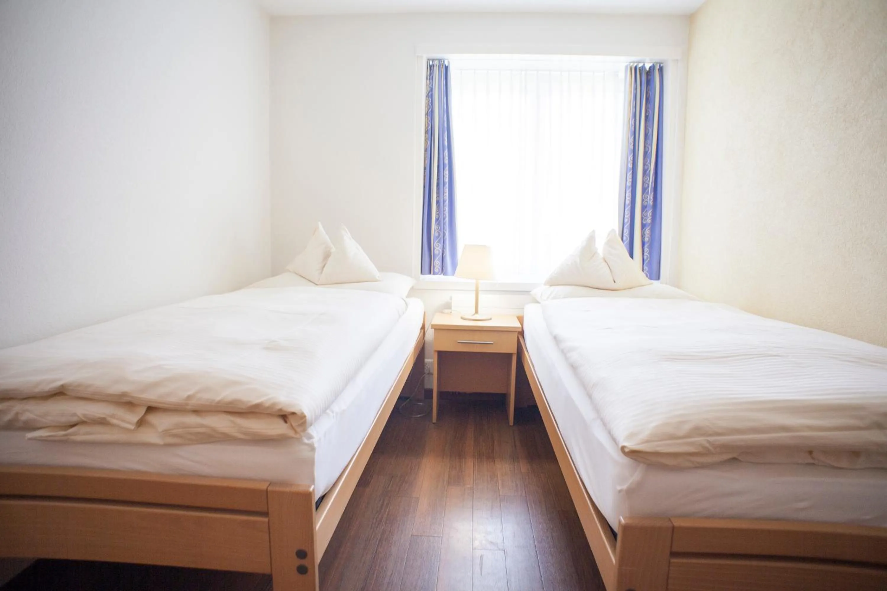 Bedroom, Bed in Eiger Guest House - Grindelwald