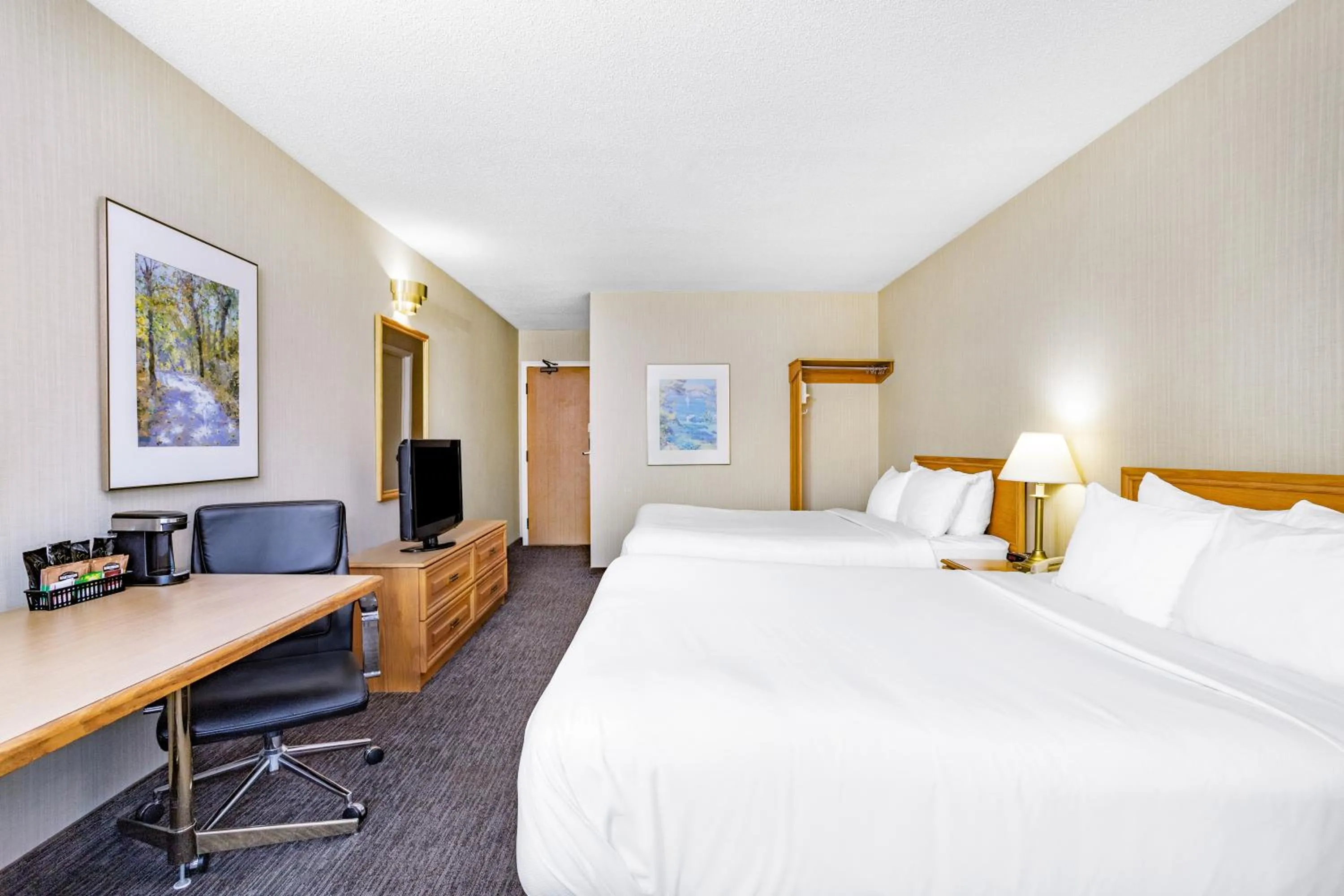 Bedroom, Bed in Travelodge by Wyndham Bridgewater