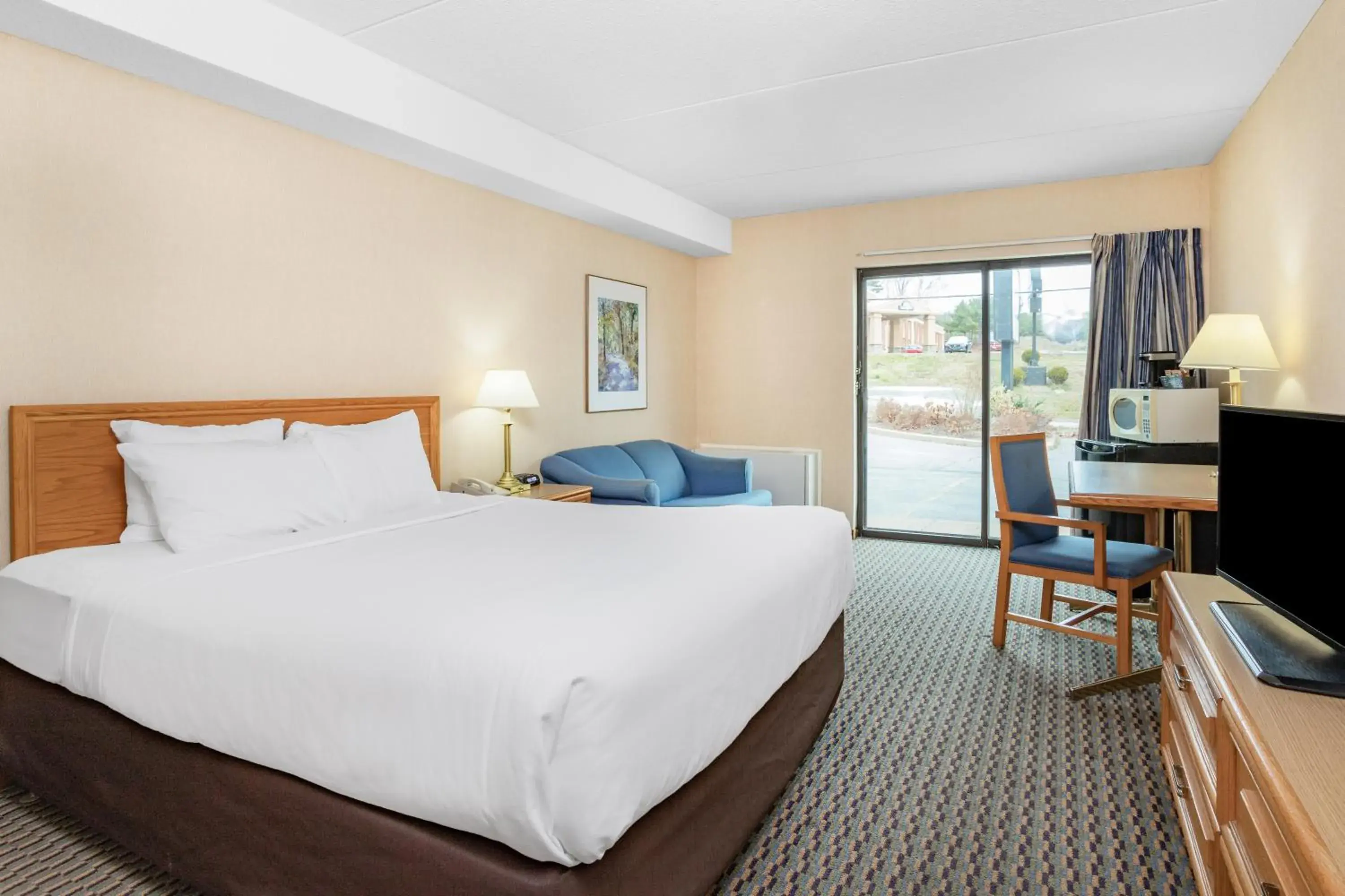 Queen Room - Non-Smoking in Travelodge by Wyndham Bridgewater Queen Room - Non-Smoking in Travelodge by Wyndham Bridgewater