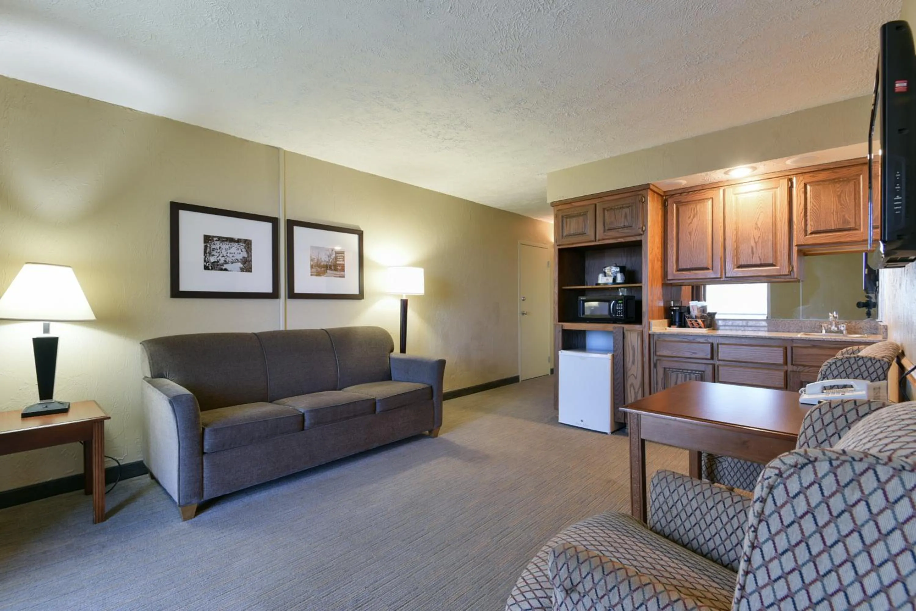 Kitchen or kitchenette in Best Western Branson Inn and Conference Center