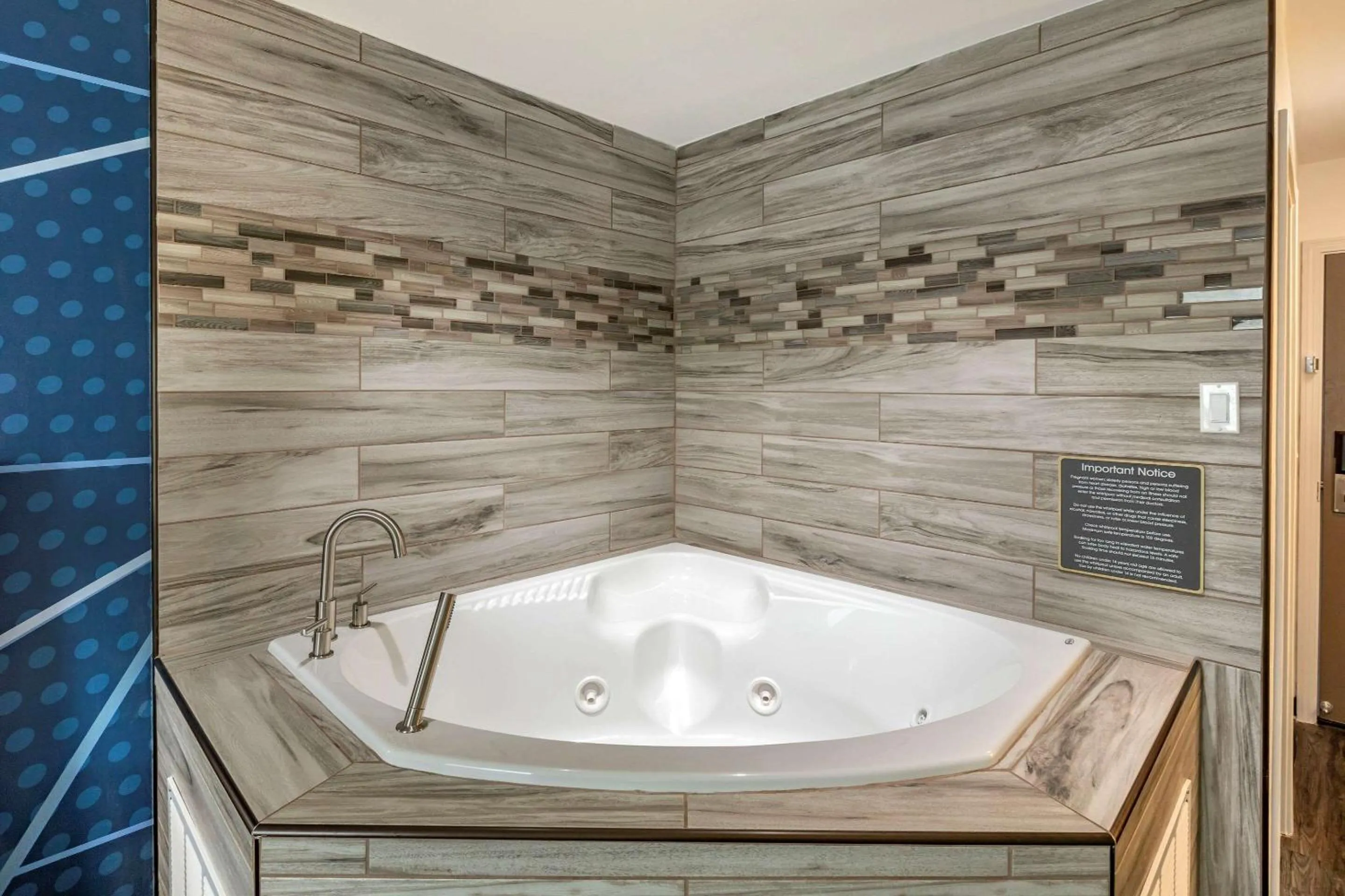 Photo of the whole room in Comfort Inn Mount Pleasant - Racine