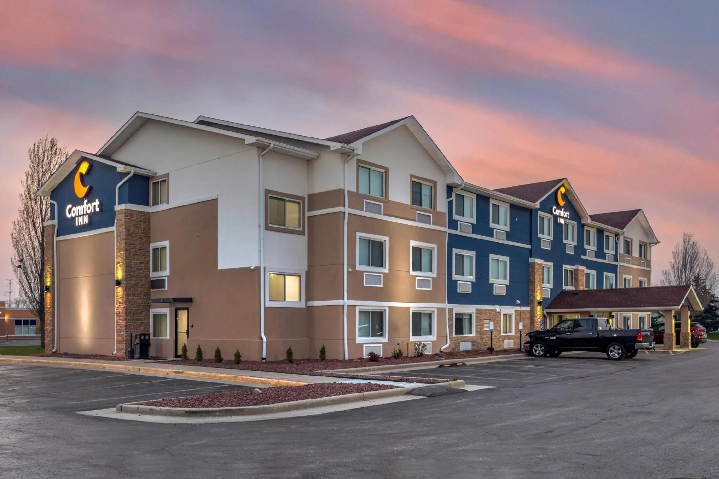 Property building in Comfort Inn Mount Pleasant - Racine