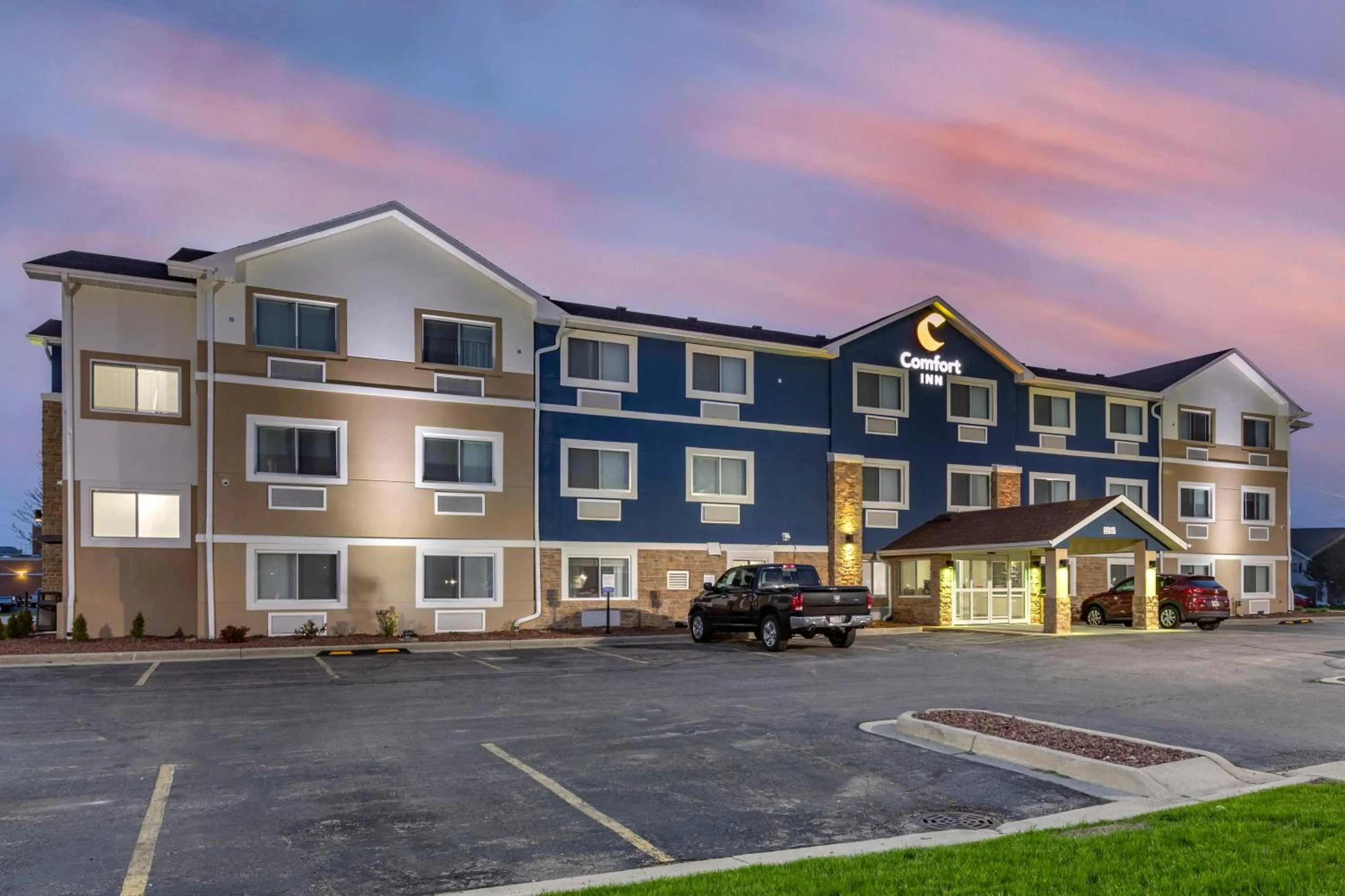 Property building in Comfort Inn Mount Pleasant - Racine