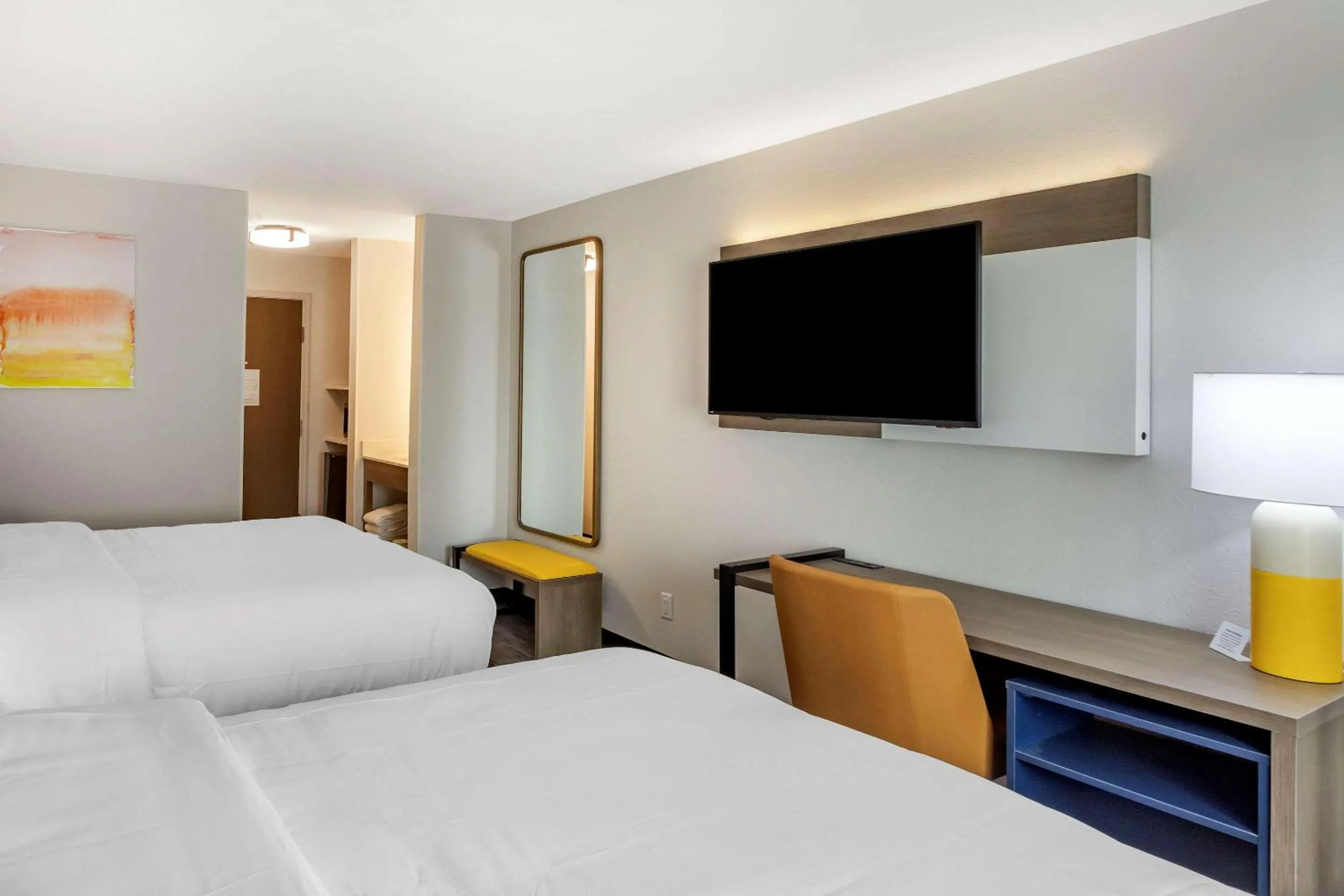 Bedroom, Bed in Comfort Inn Mount Pleasant - Racine