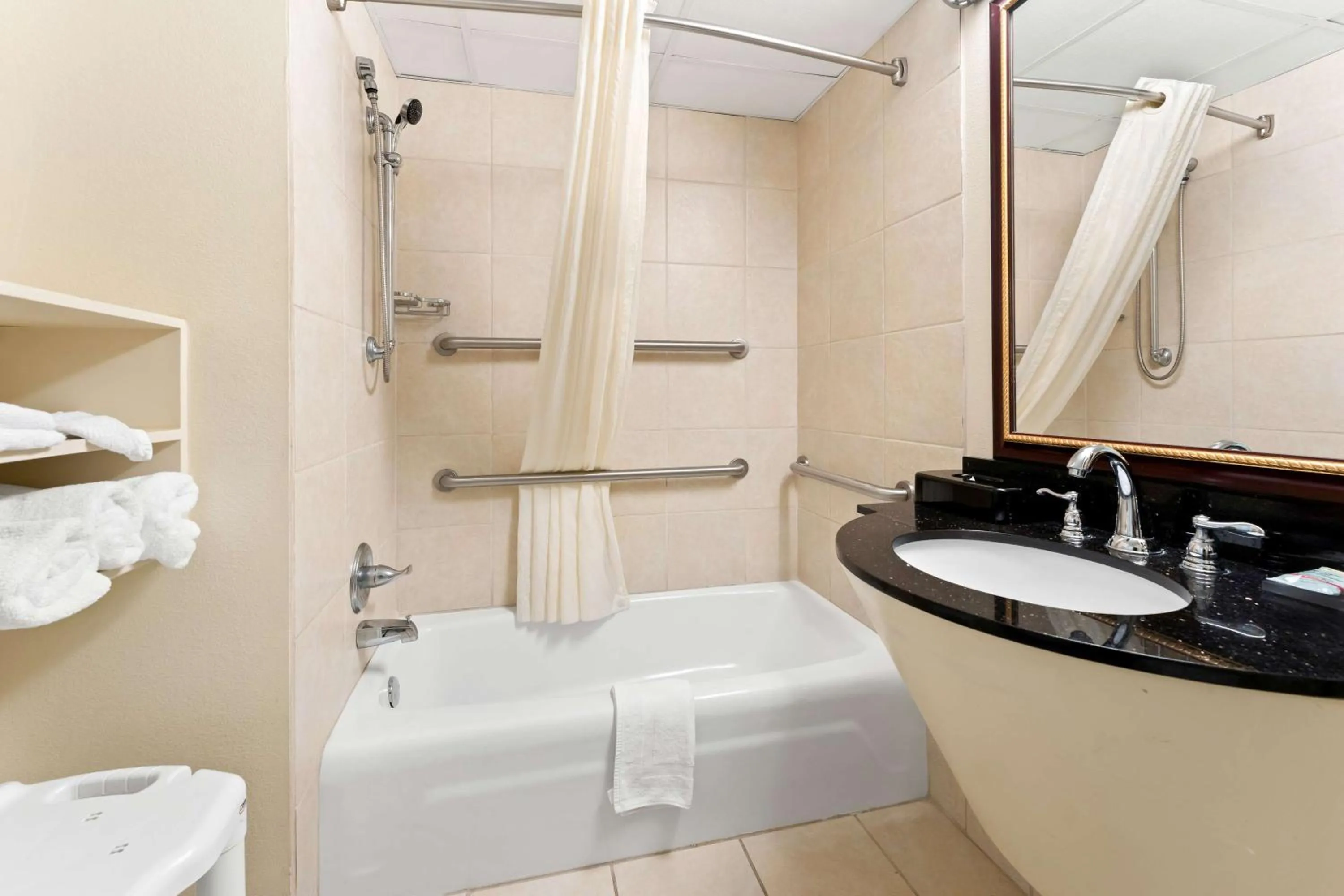 Bathroom in Best Western Riverside Inn