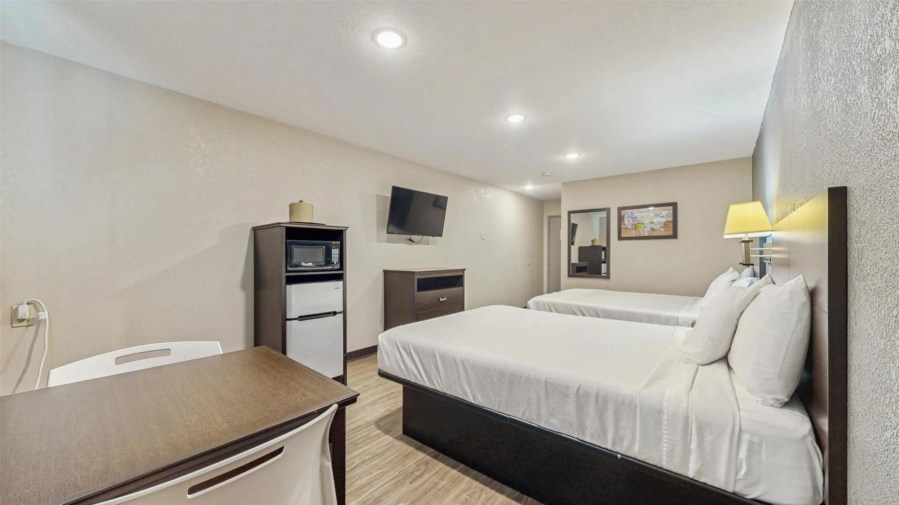 Bedroom, Bed in Red Lion Inn & Suites Olathe Kansas City