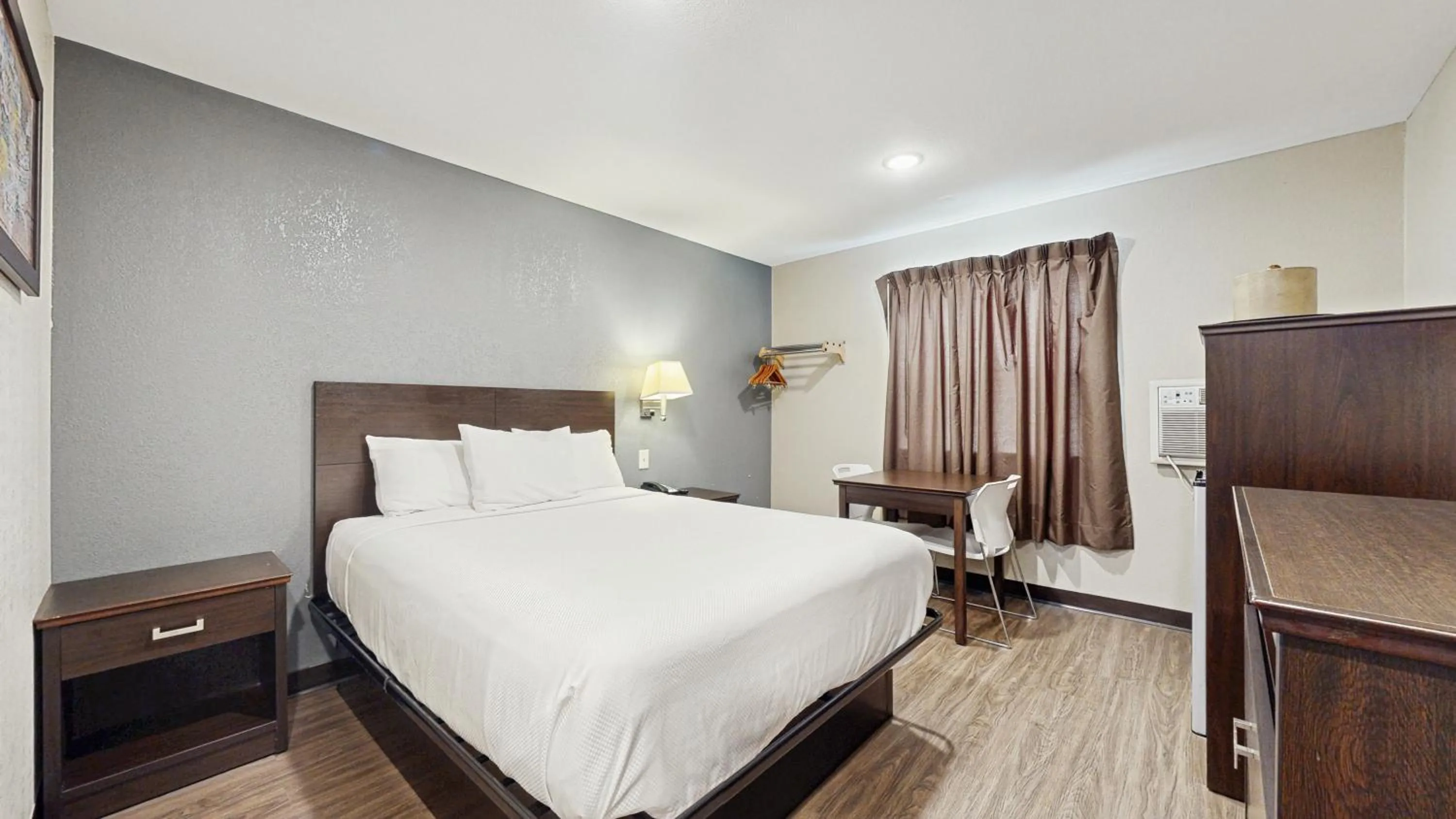 Bed in Red Lion Inn & Suites Olathe Kansas City