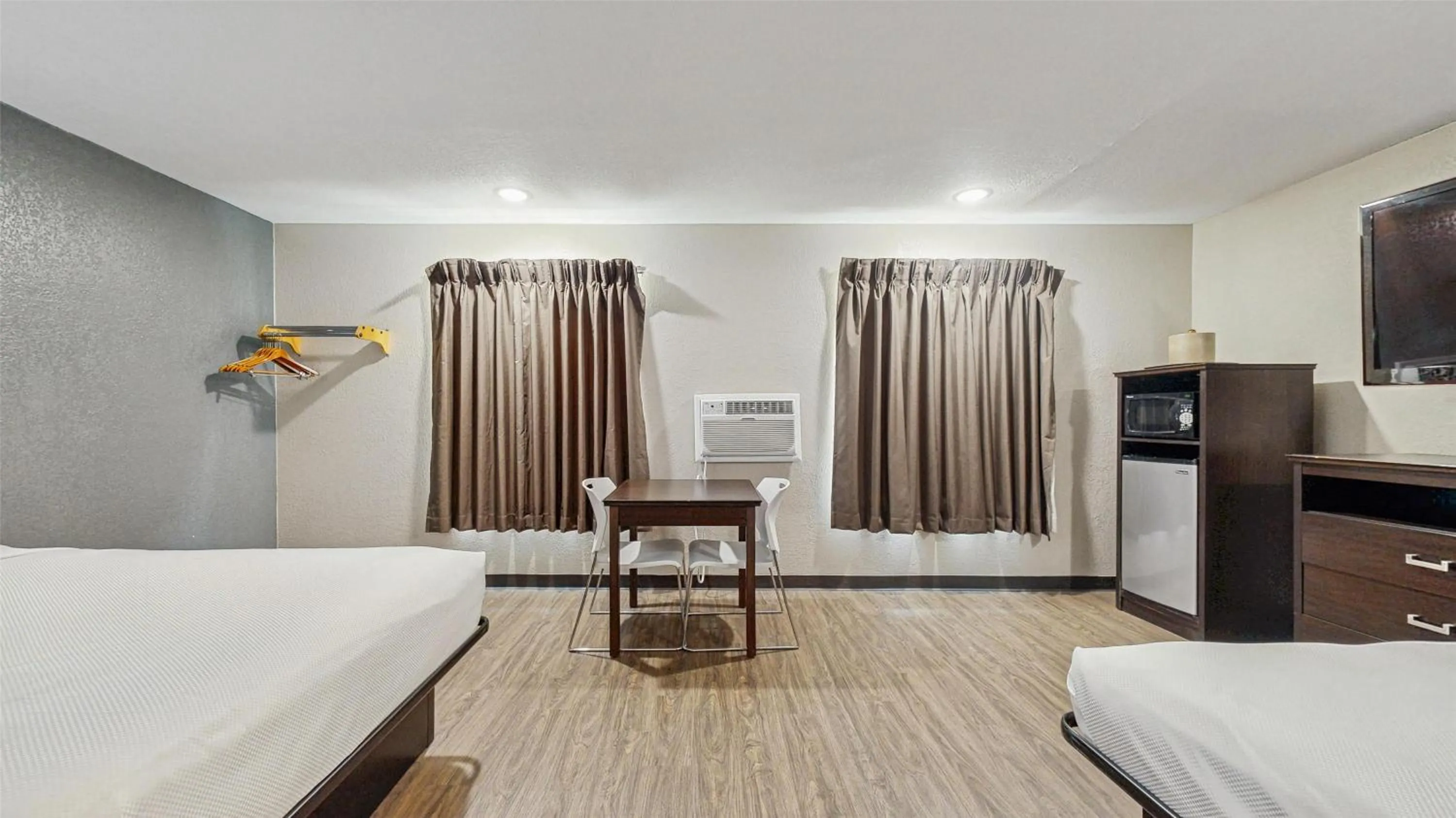 Photo of the whole room, Bed in Red Lion Inn & Suites Olathe Kansas City