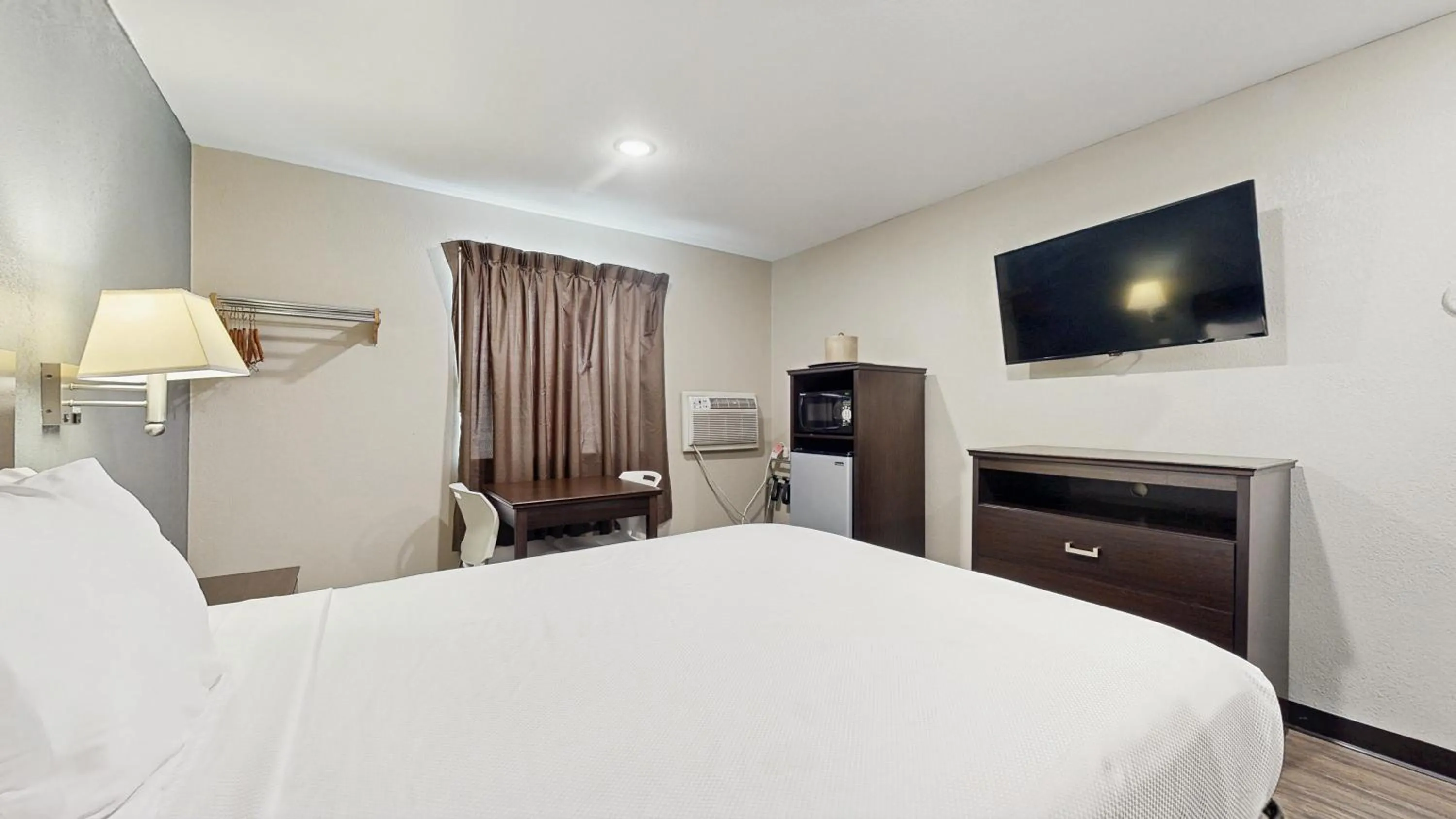 Bed in Red Lion Inn & Suites Olathe Kansas City