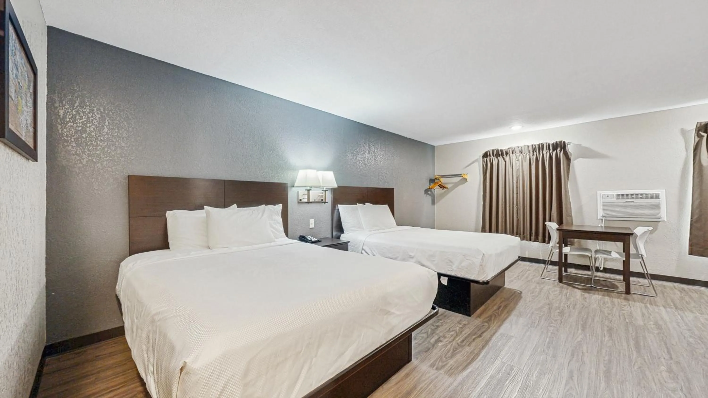 Bed in Red Lion Inn & Suites Olathe Kansas City