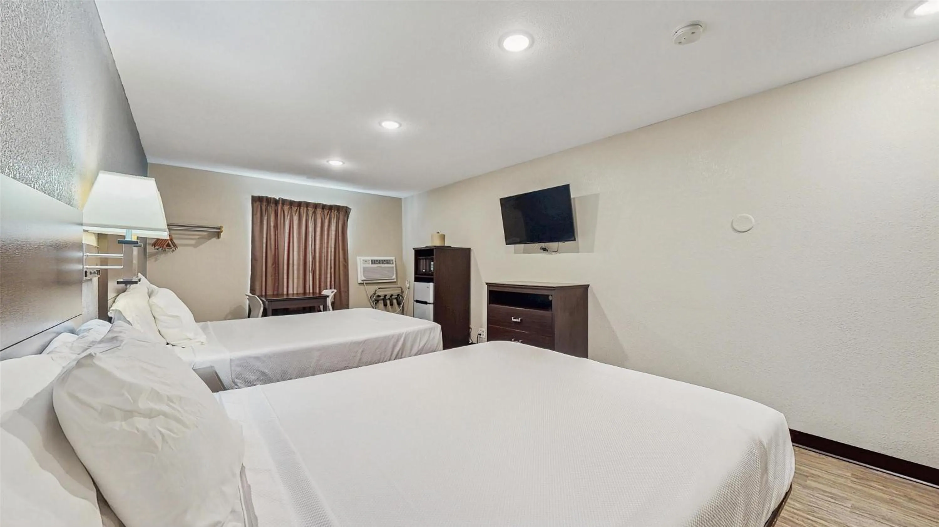 Bedroom, Bed in Red Lion Inn & Suites Olathe Kansas City