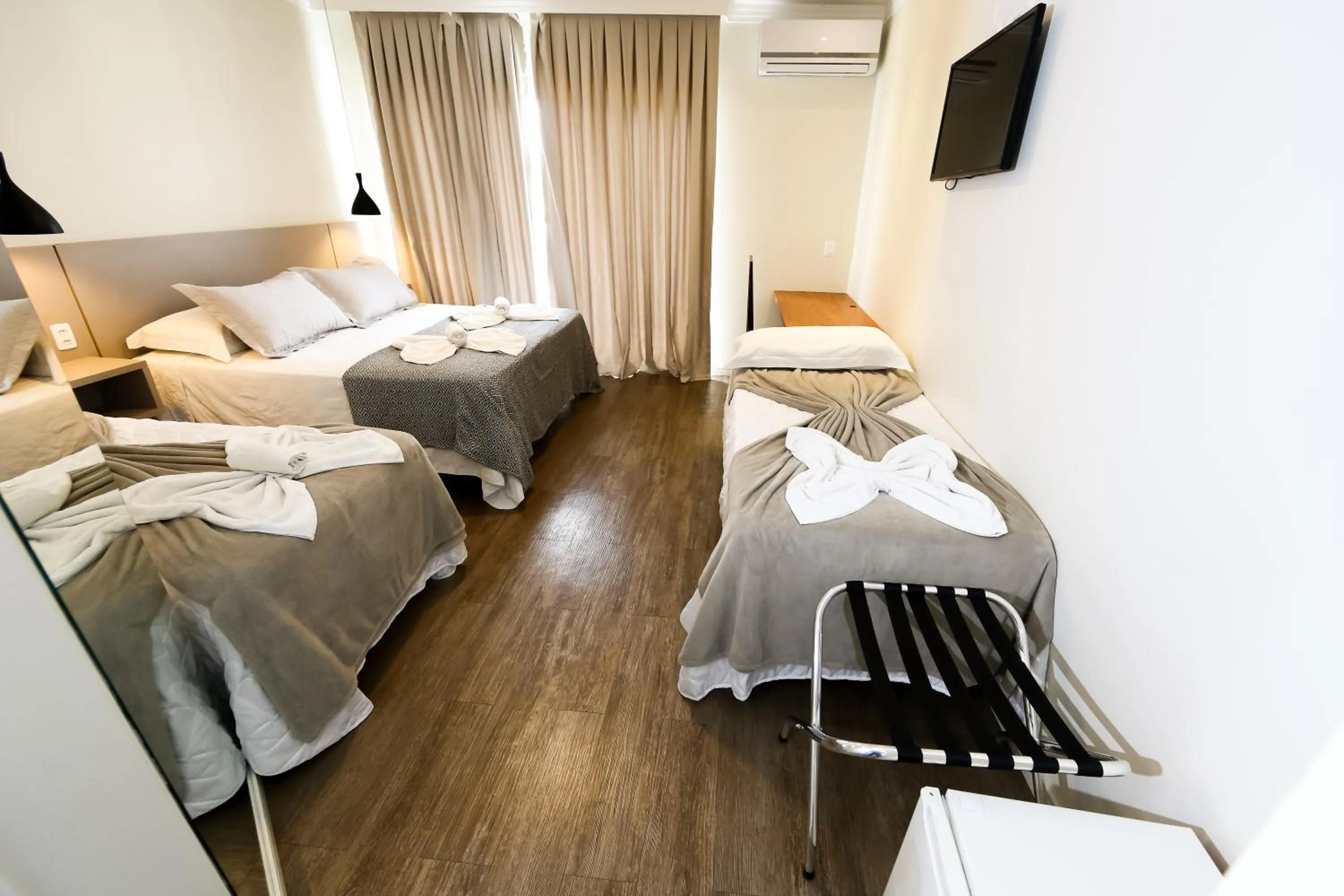 Bed in Das Nações Hotel