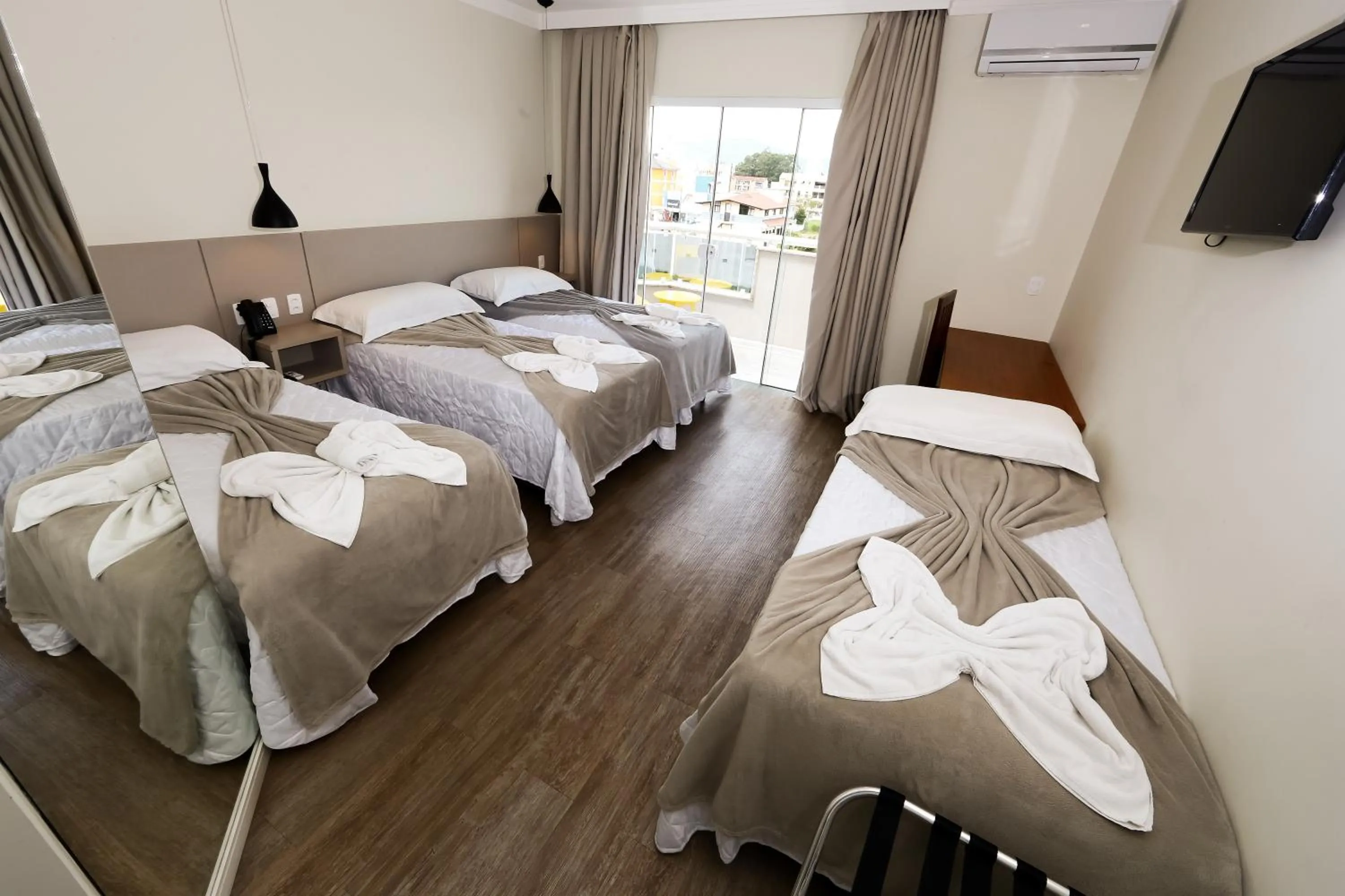 Bed in Das Nações Hotel