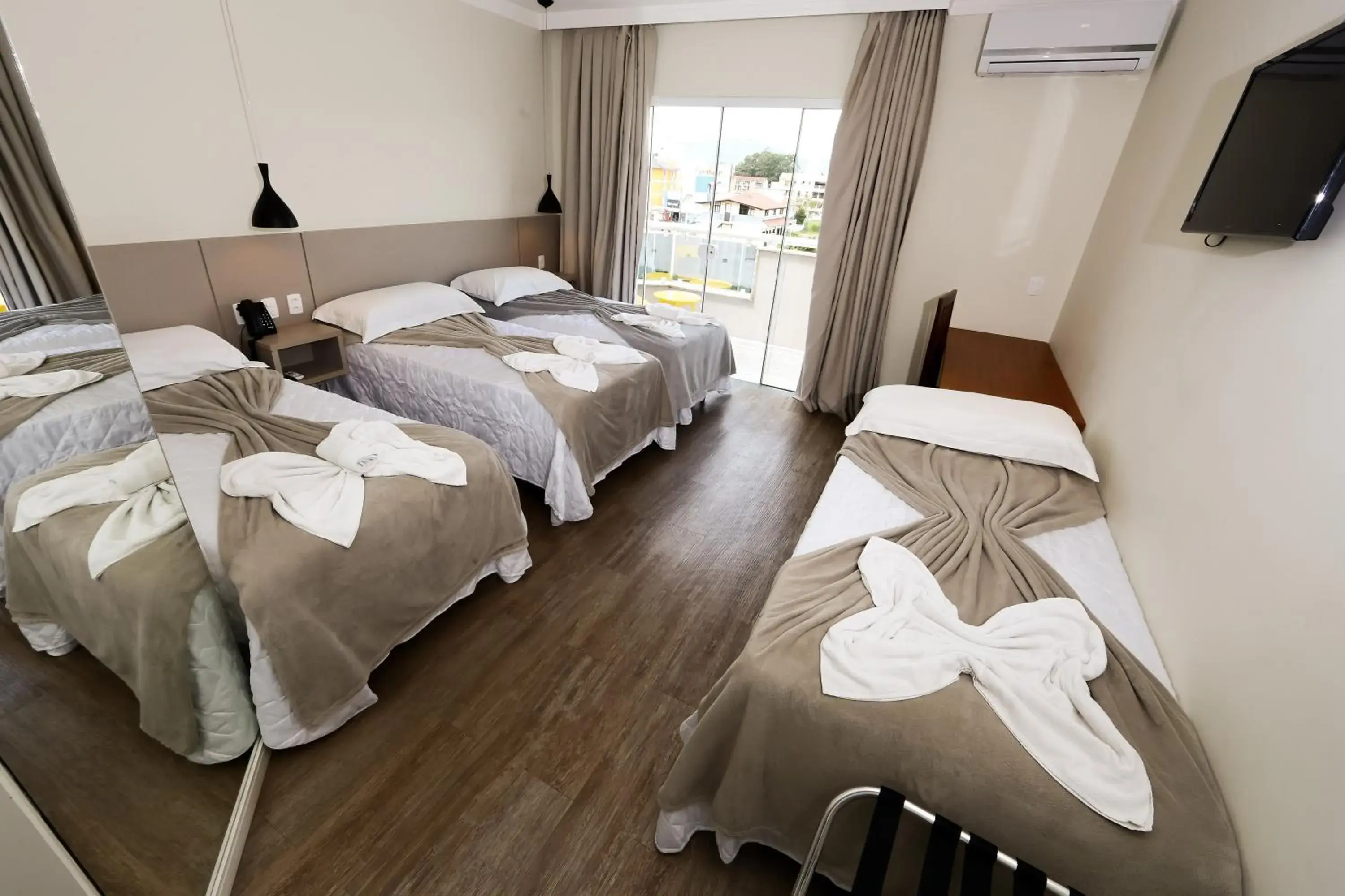 Quadruple Room in Das Nações Hotel Quadruple Room in Das Nações Hotel