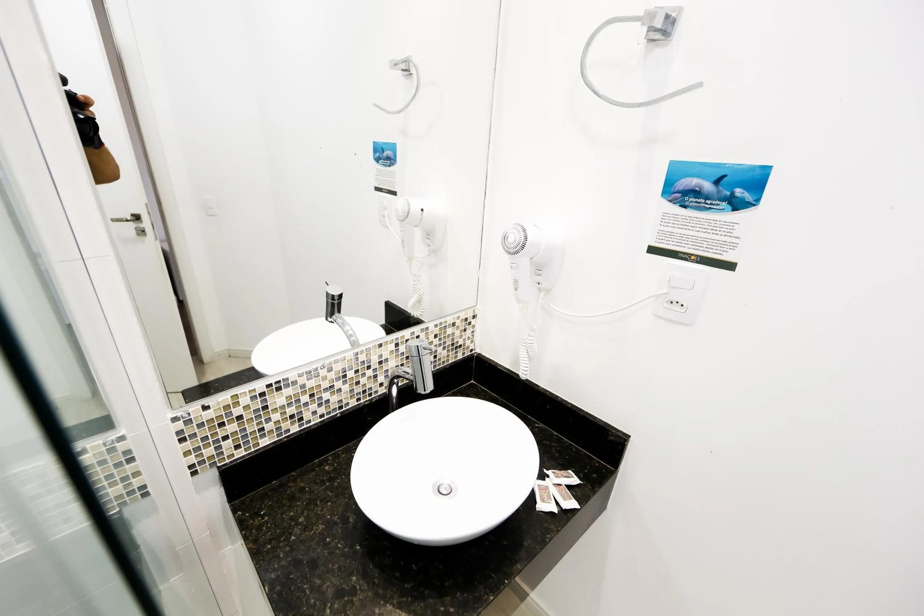 Bathroom in Das Nações Hotel