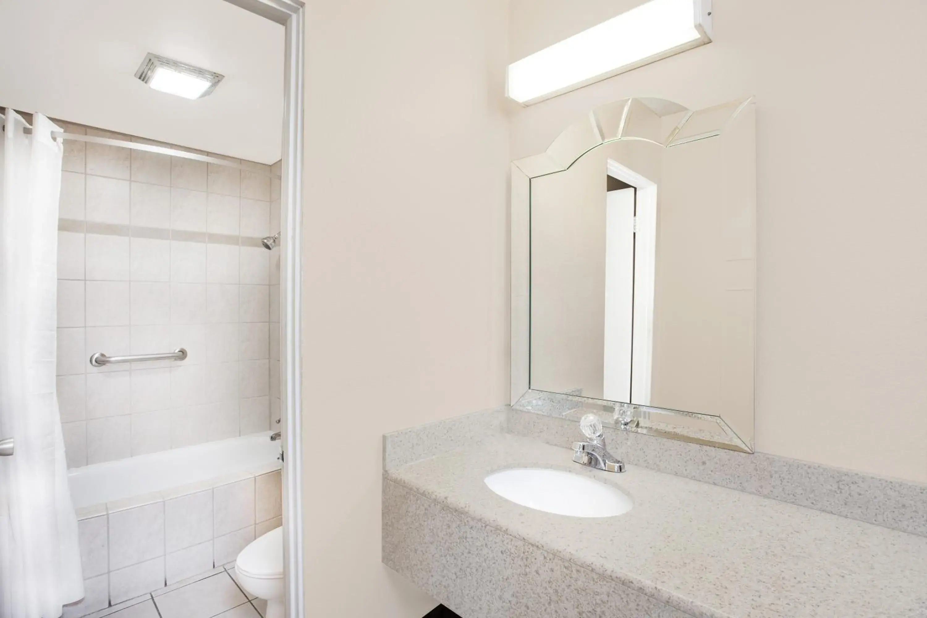 Queen Room with Two Queen Beds - Non-Smoking in Travelodge by Wyndham Barstow Queen Room with Two Queen Beds - Non-Smoking in Travelodge by Wyndham Barstow