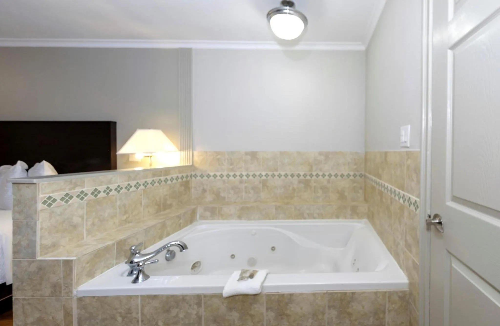 Spa and wellness centre/facilities in Red Roof Inn Arlington - Entertainment District