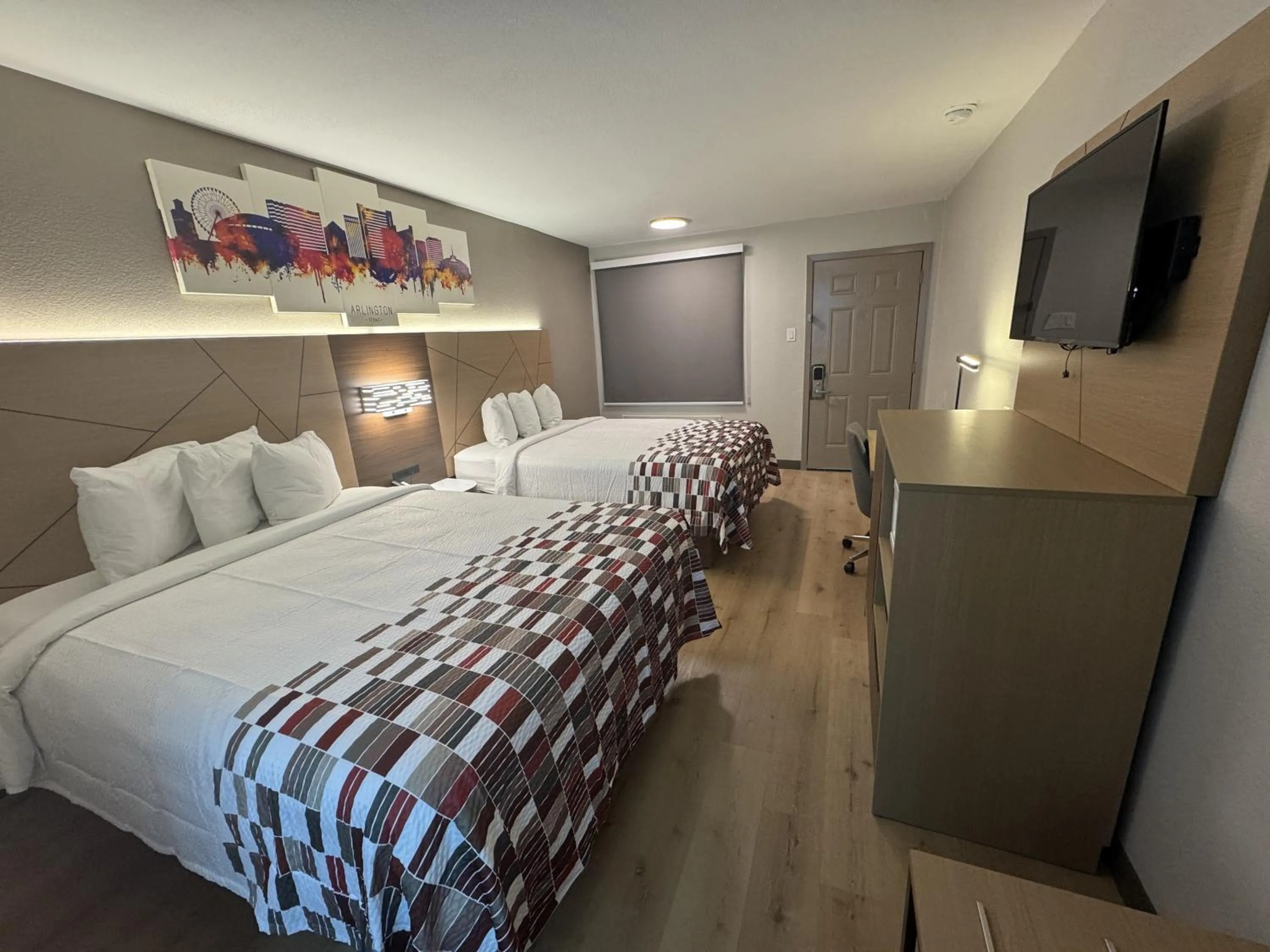 Guests, Bed in Red Roof Inn Arlington - Entertainment District