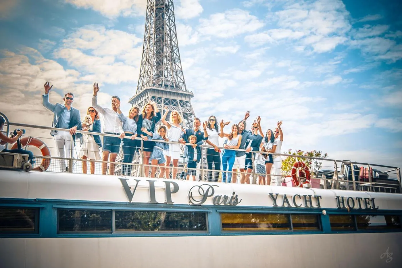 group of guests in VIP Paris Yacht Hôtel & Spa