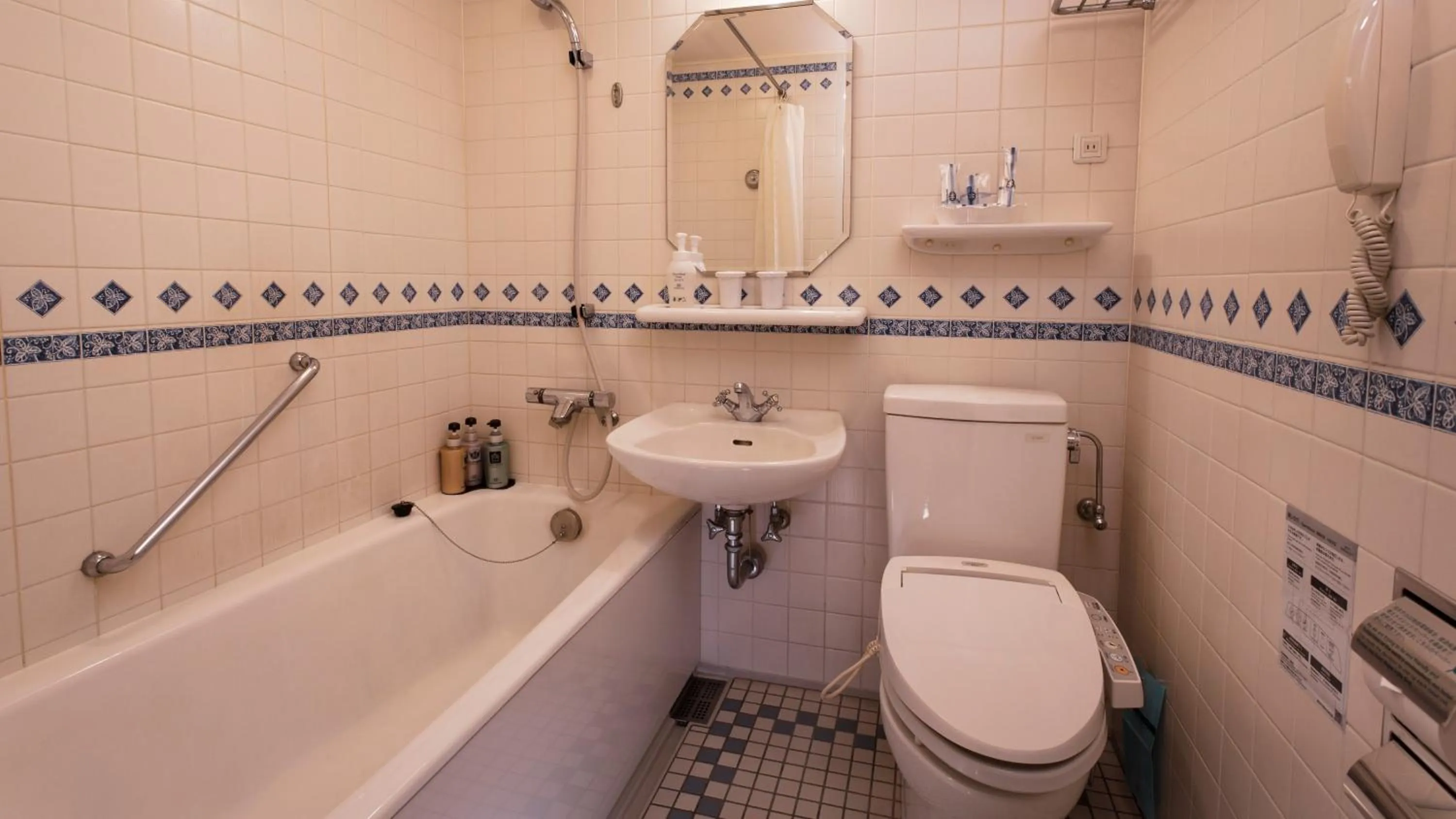 Shower in Hotel Monterey Osaka