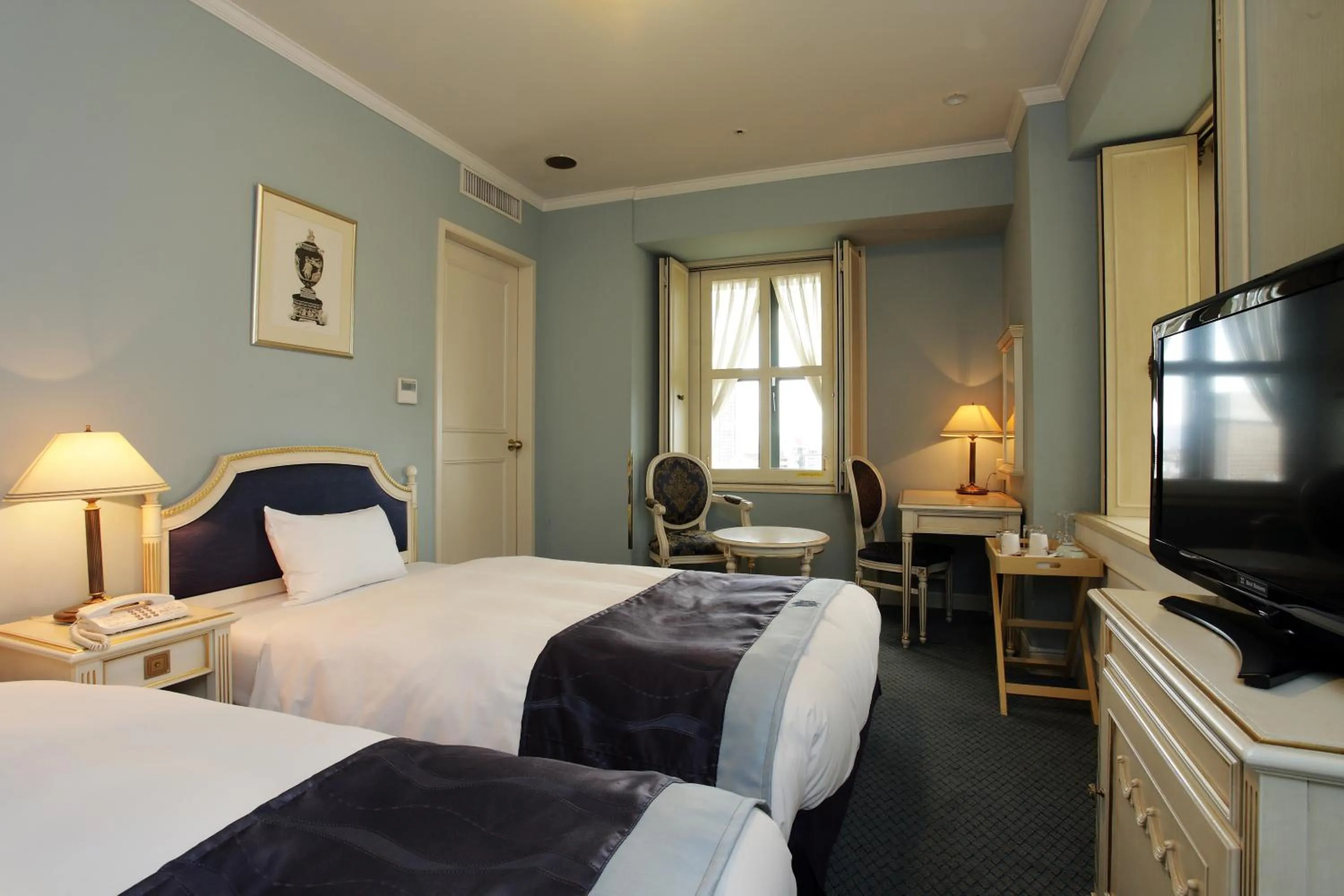 Photo of the whole room, Bed in Hotel Monterey Osaka