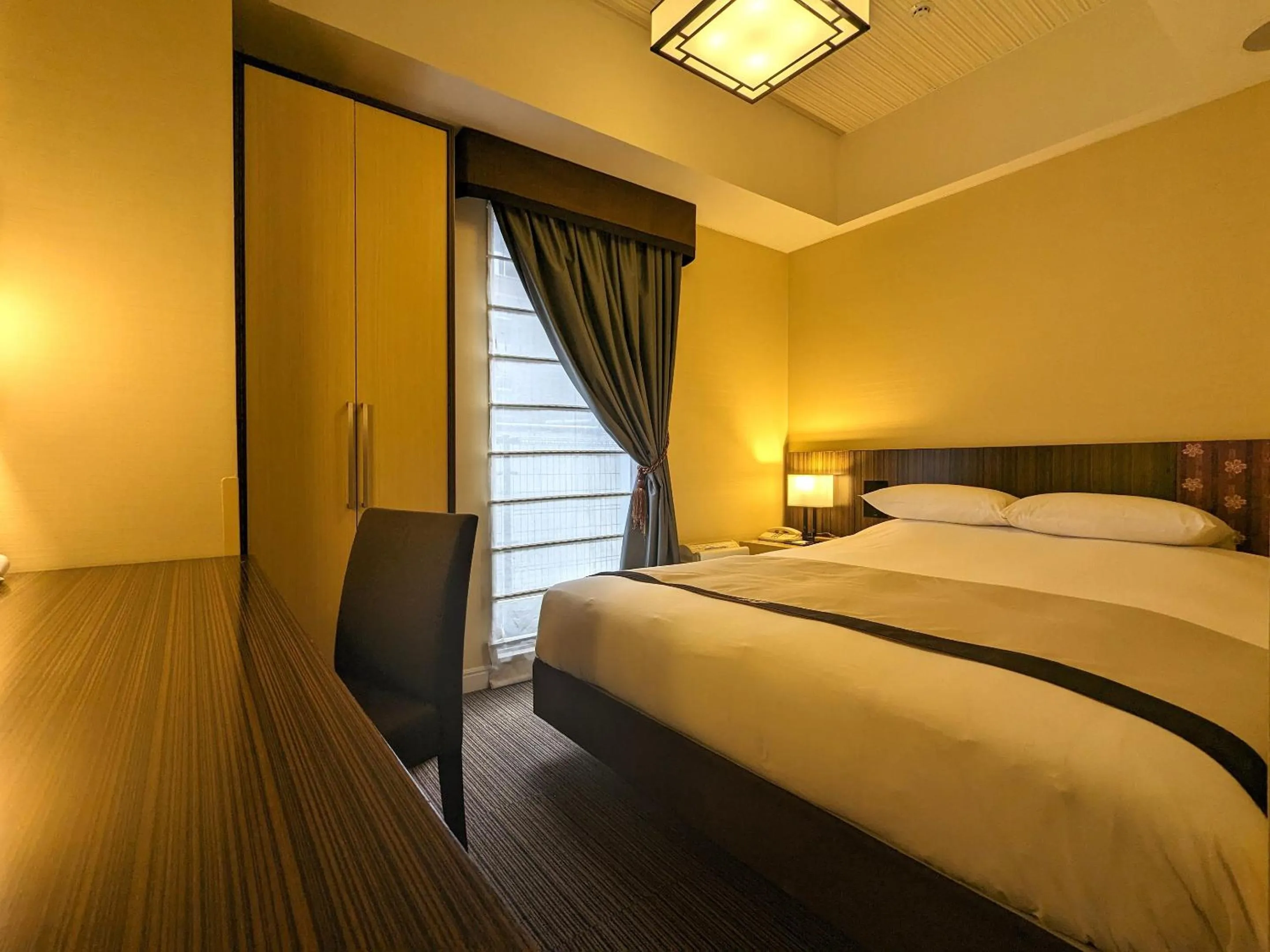 Photo of the whole room, Bed in Hotel Monterey Hanzomon