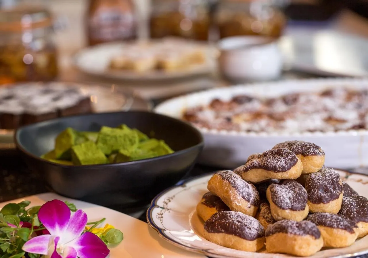 Buffet breakfast in Hotel Monterey Hanzomon