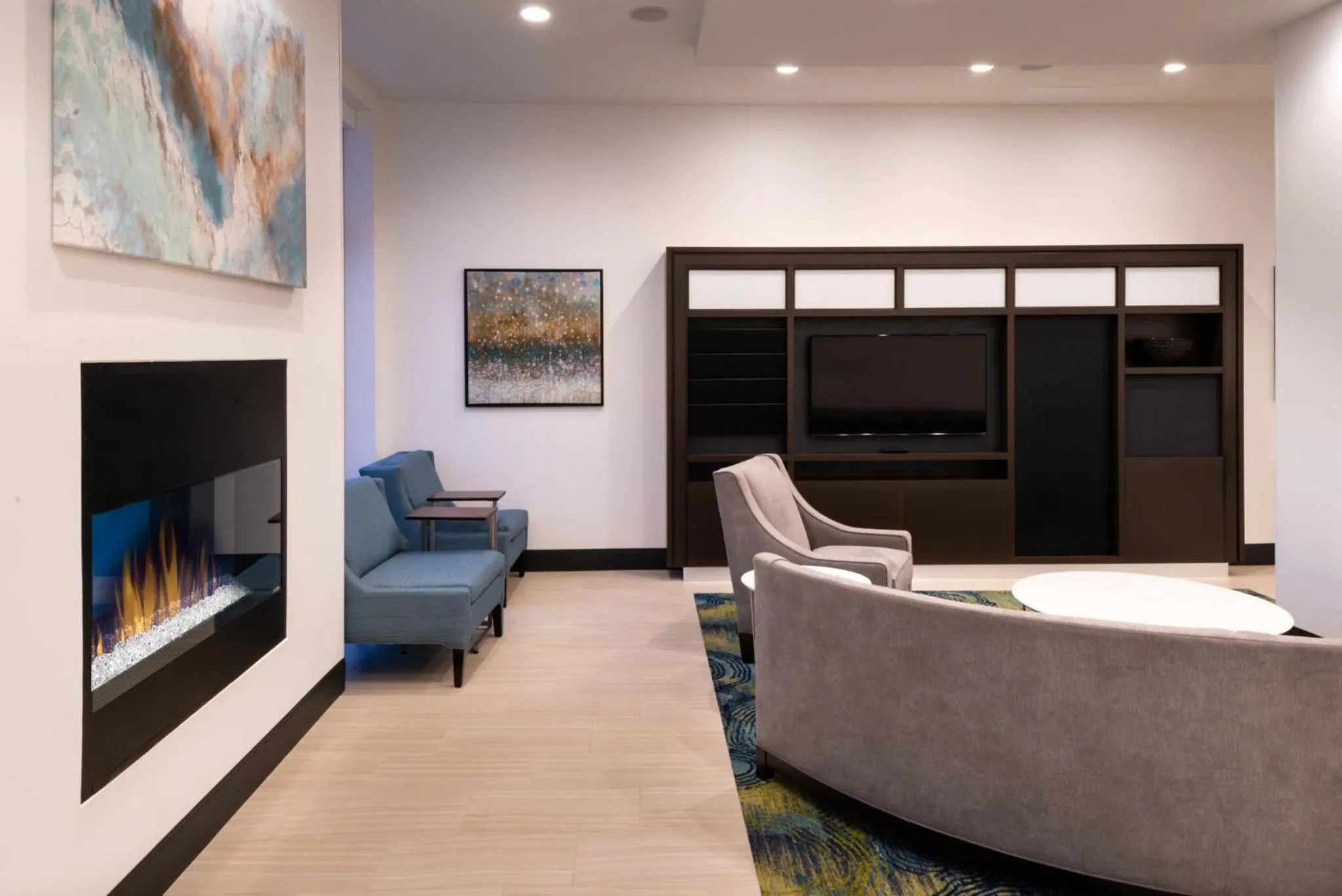 Property building in Holiday Inn & Suites - Farmington Hills - Detroit NW by IHG