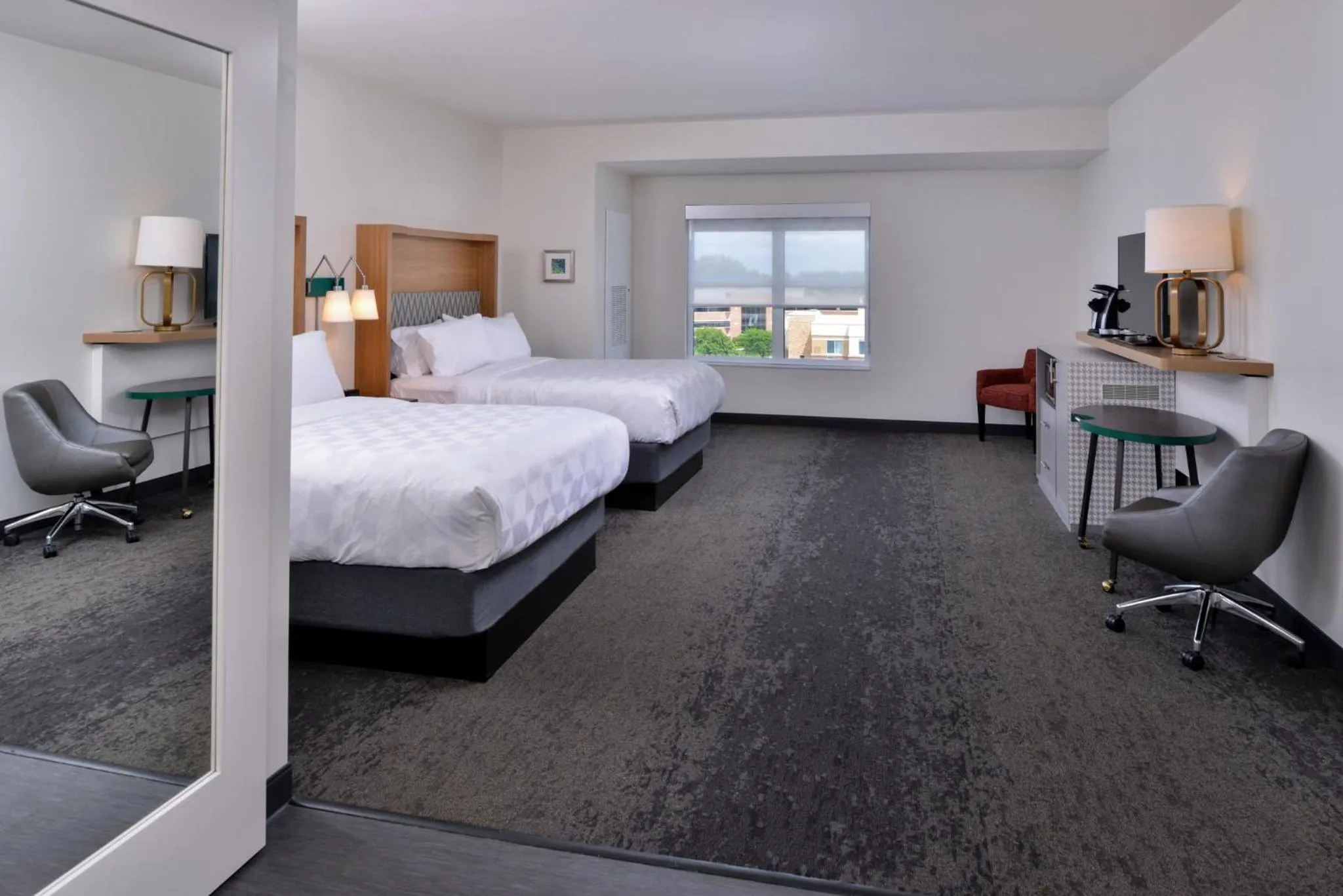 Photo of the whole room, Bed in Holiday Inn & Suites - Farmington Hills - Detroit NW by IHG