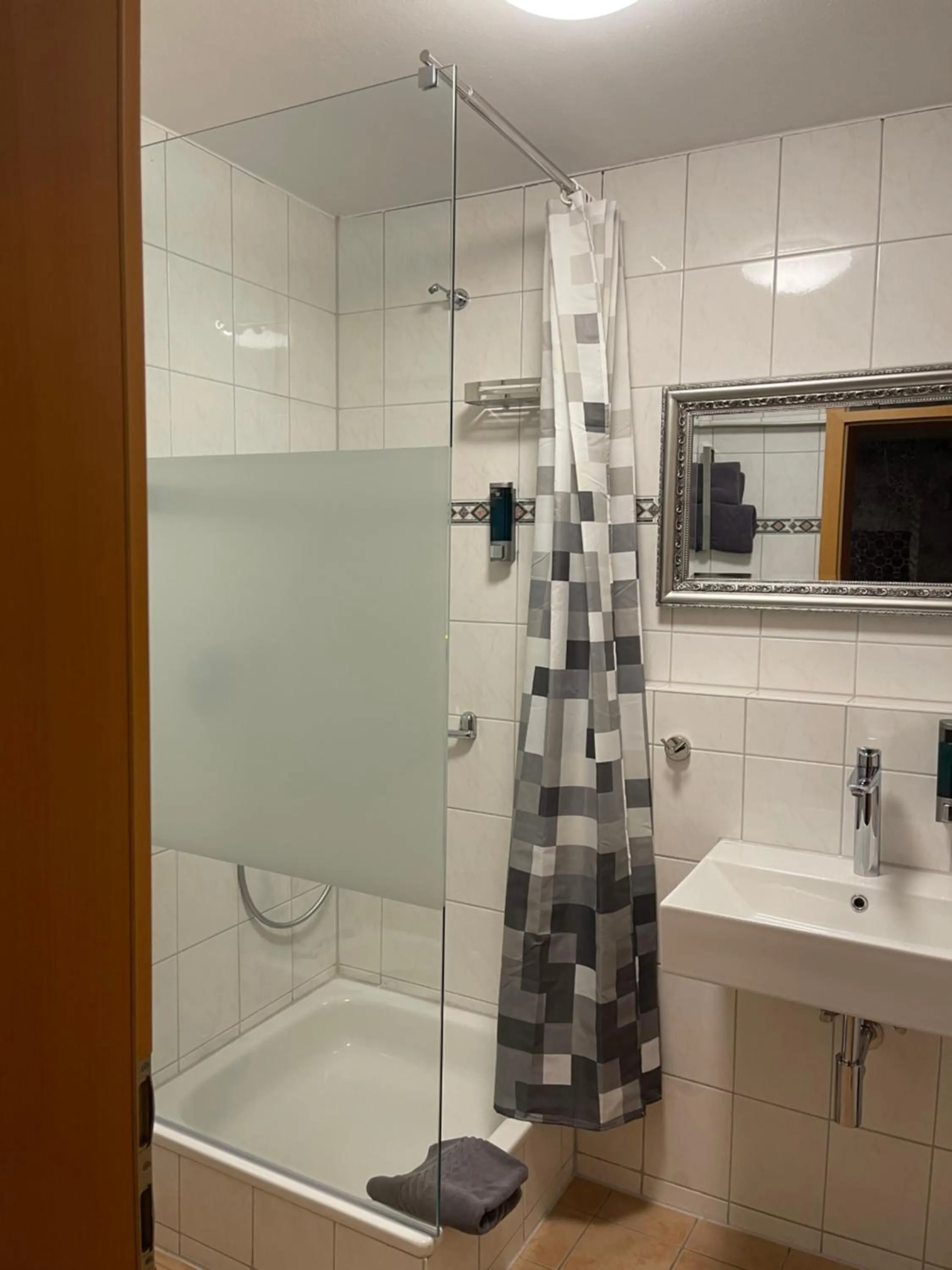 Shower in Hotel Mythos "rooms with kitchenette- apartments with kitchen"