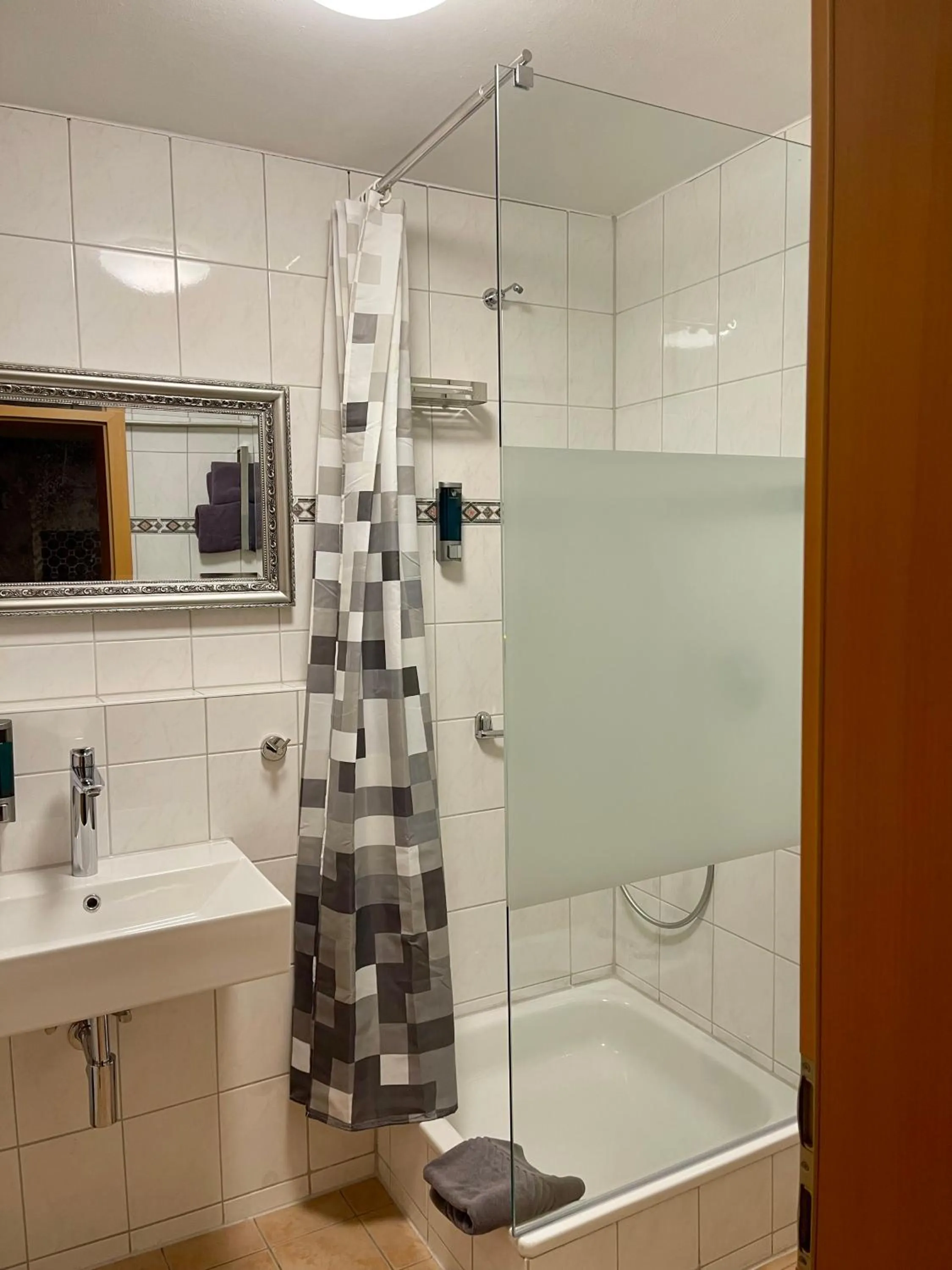 Shower in Hotel Mythos "rooms with kitchenette- apartments with kitchen"