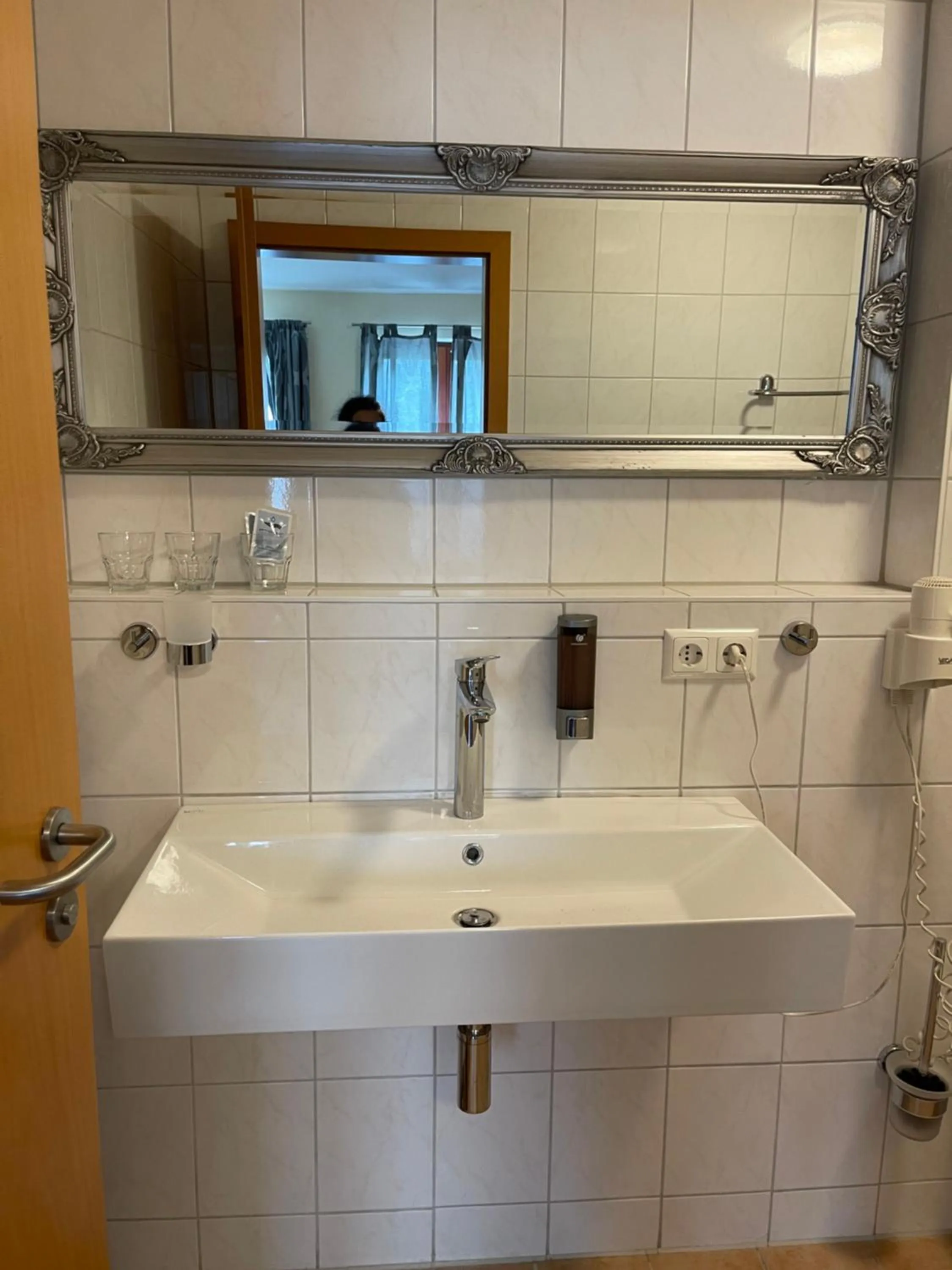 Bathroom in Hotel Mythos "rooms with kitchenette- apartments with kitchen"